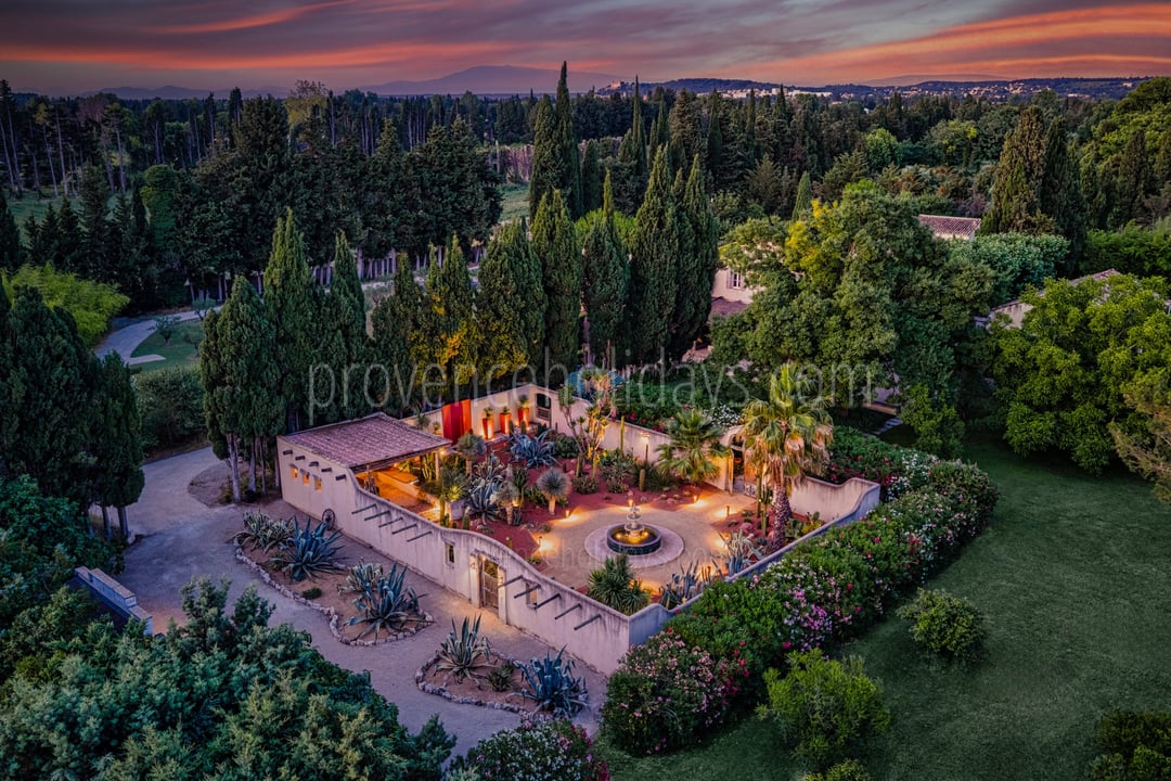 97 - Mas des Étoiles: Villa: Exterior