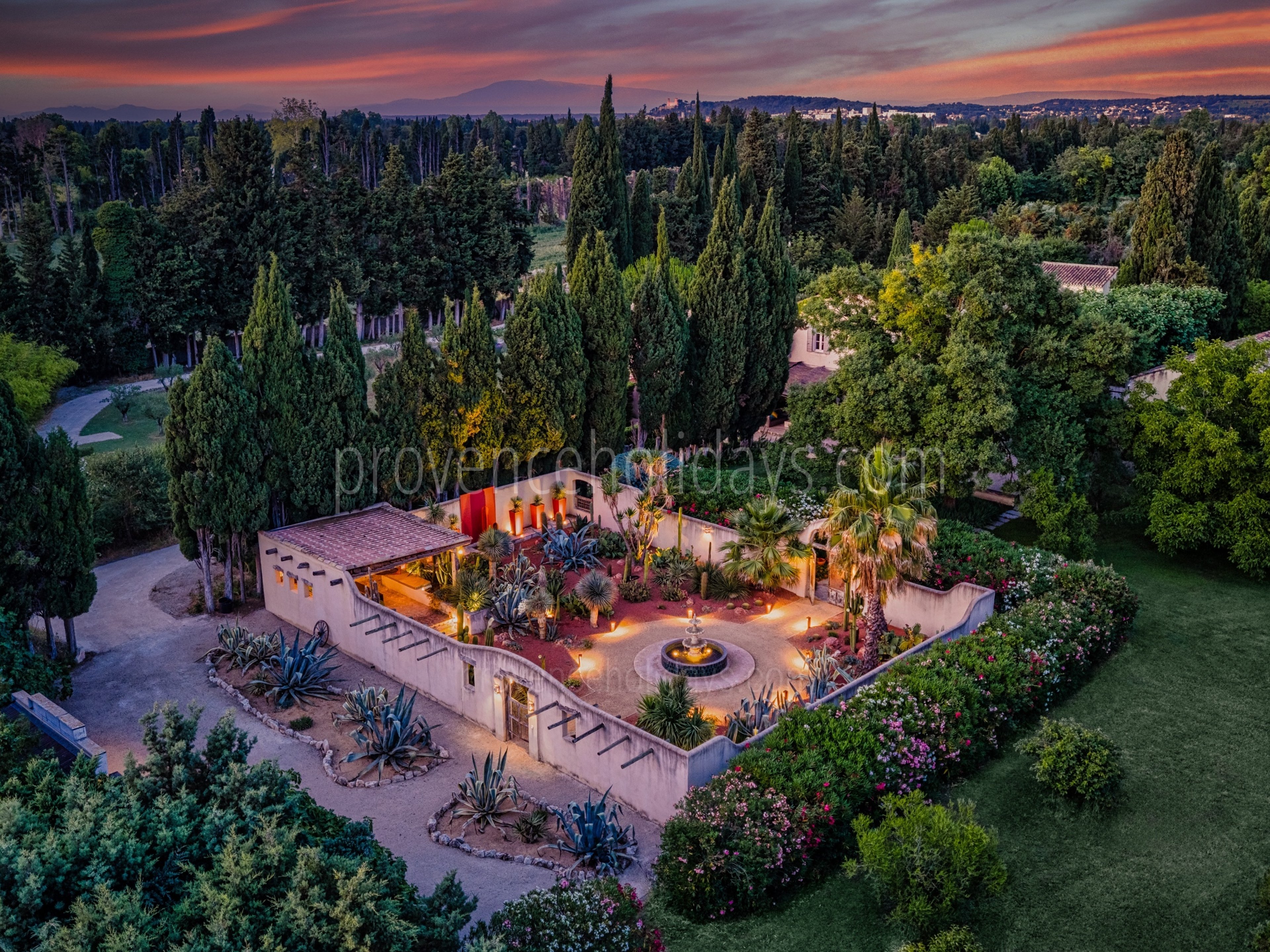97 - Mas des Étoiles: Villa: Exterior