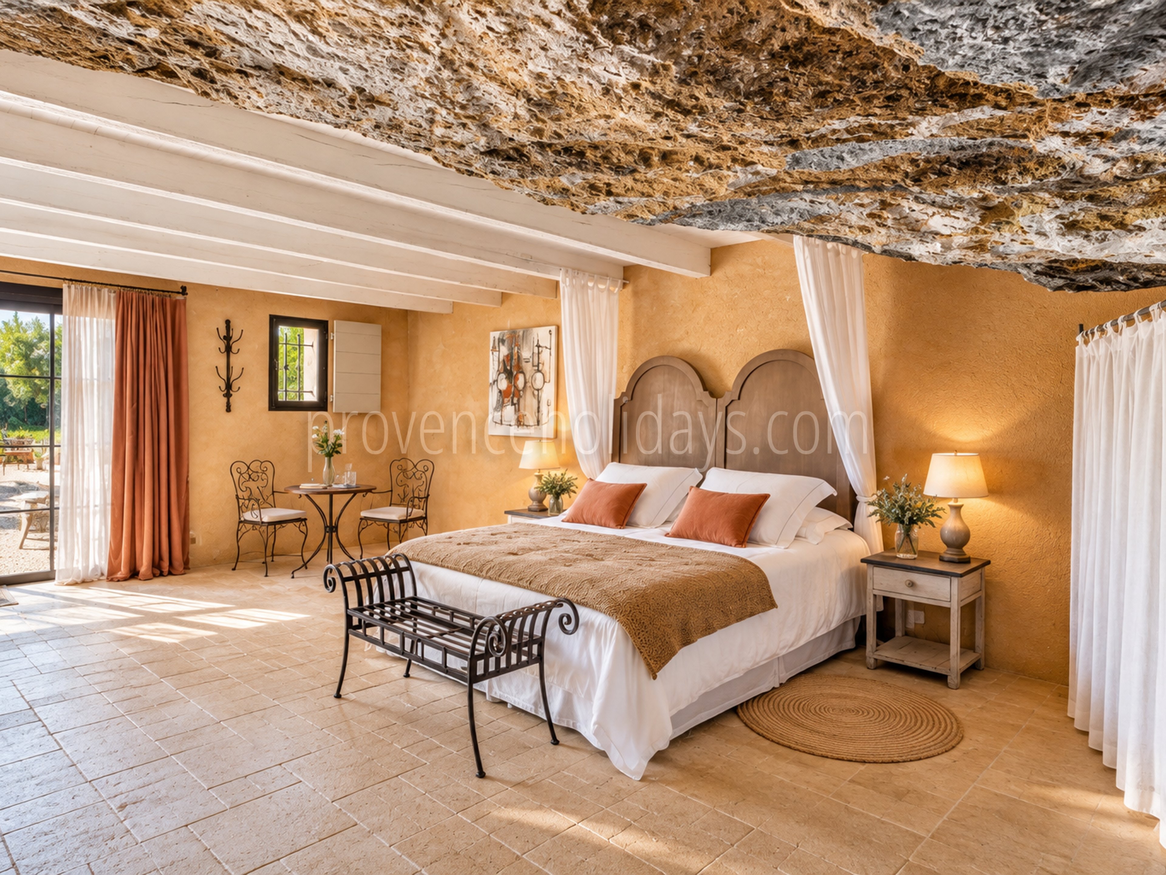 36 - Mas de Beaumes: Villa: Bedroom