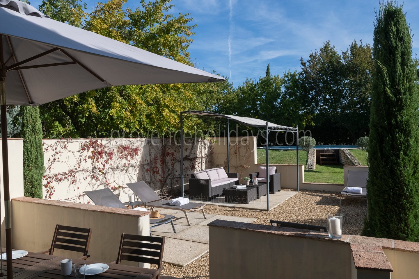 10 - Domaine de Joucas: Villa: Exterior