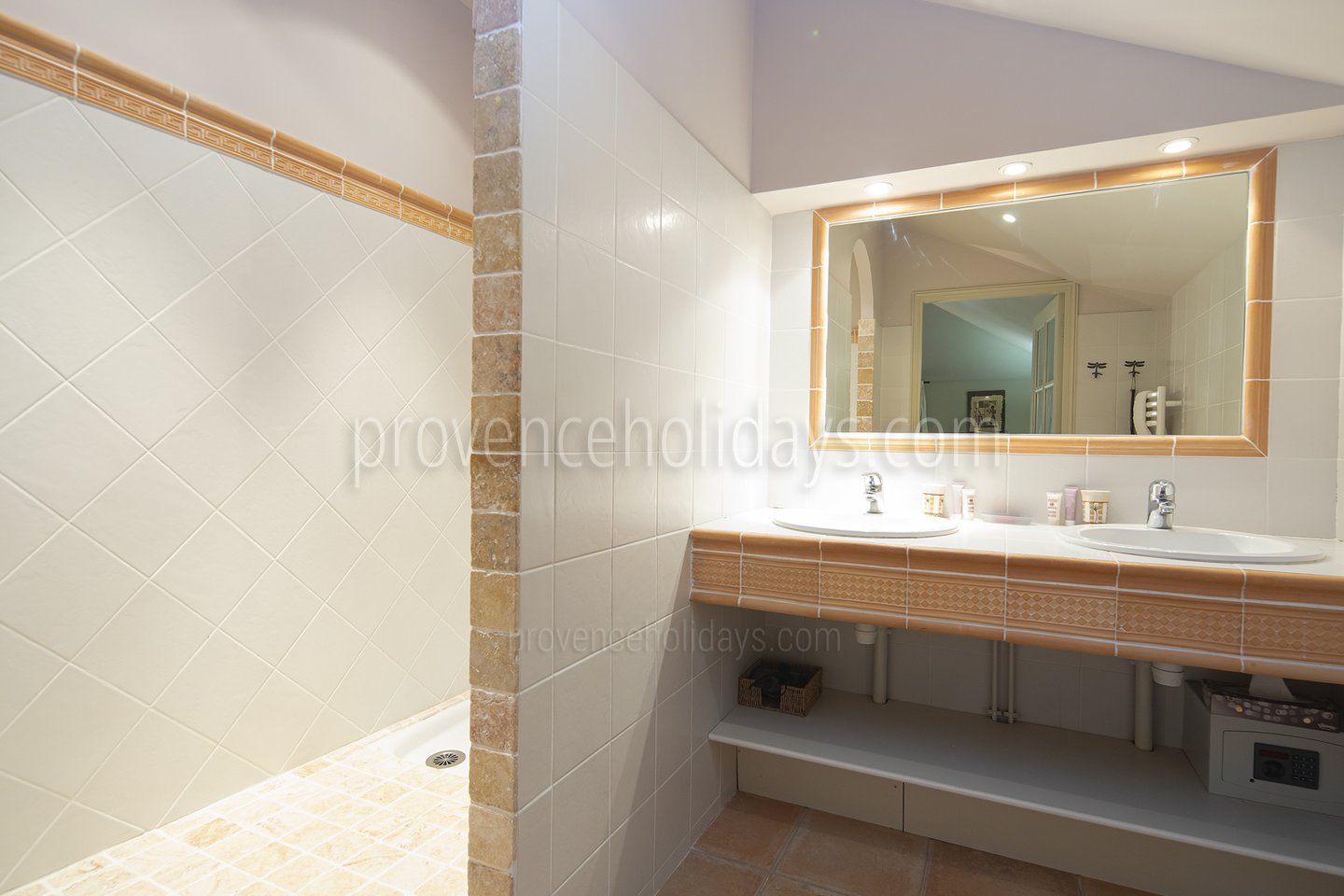 52 - Bastide Lacoste: Villa: Bathroom