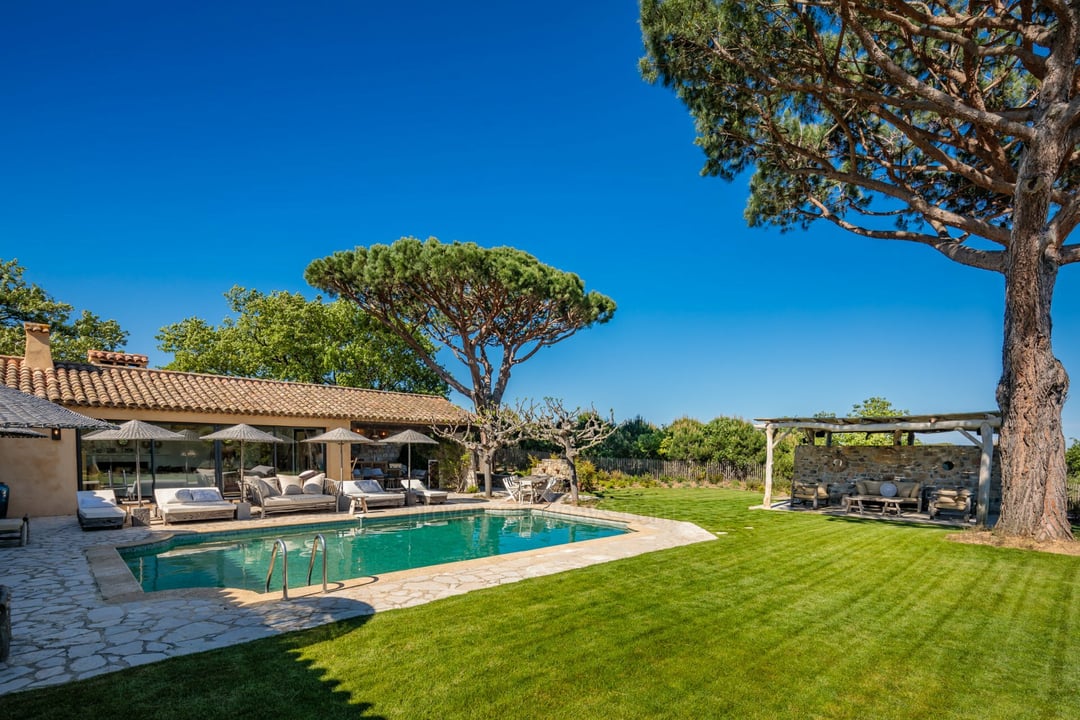 25 - Coteaux Serene: Villa: Exterior
