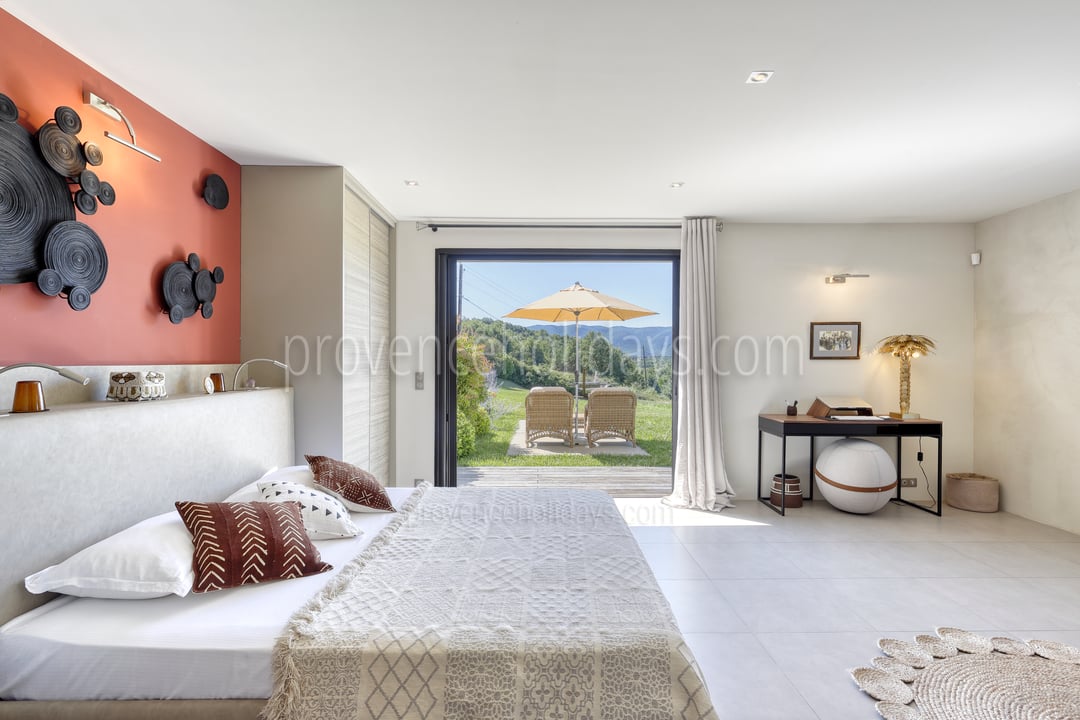 24 - Le Mas du Vallon: Villa: Bedroom