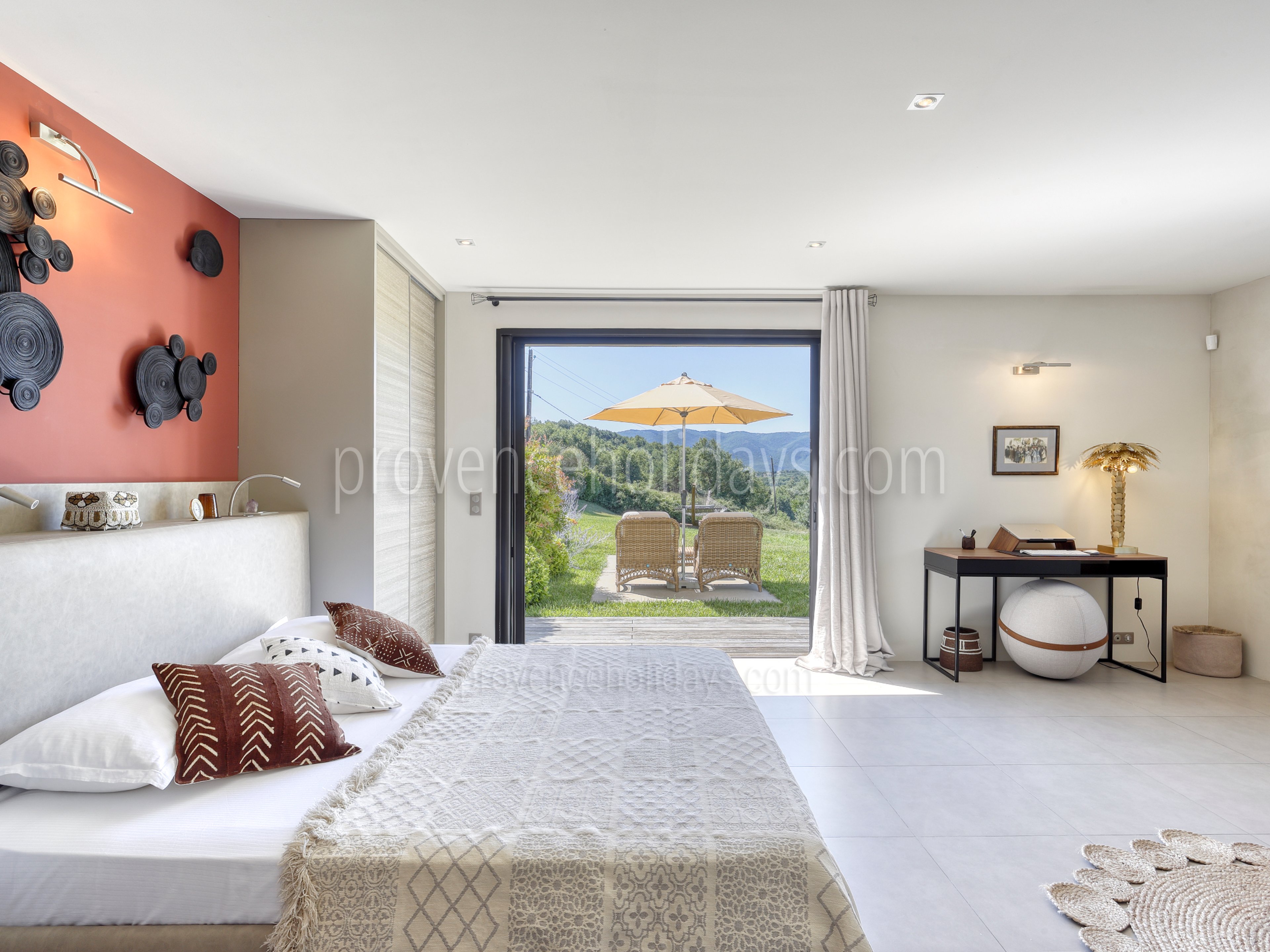 24 - Le Mas du Vallon: Villa: Bedroom