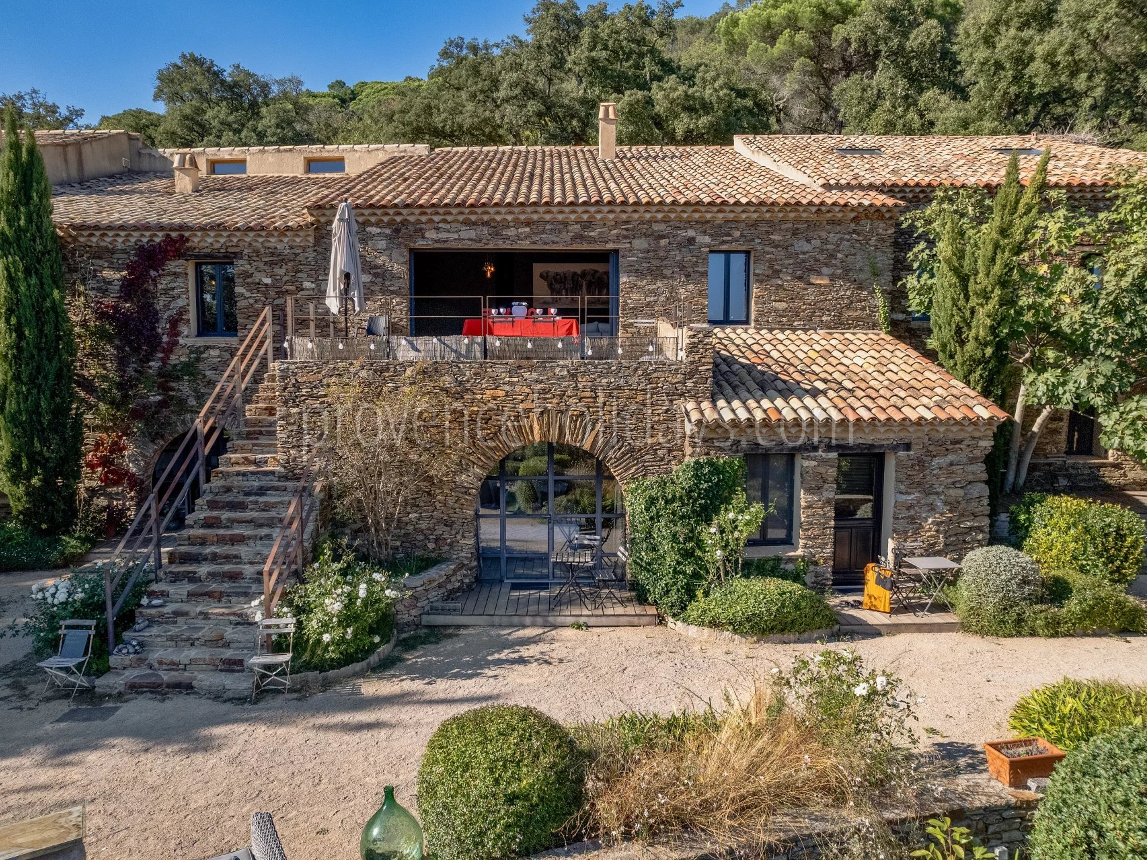 10 - Stone estate in La Garde-Freinet: Villa: Exterior