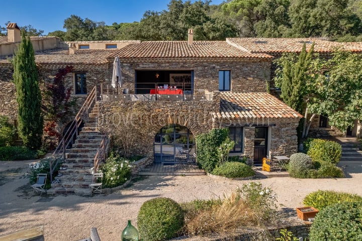 10 - Domaine en pierre à La Garde-Freinet: Villa: Exterior