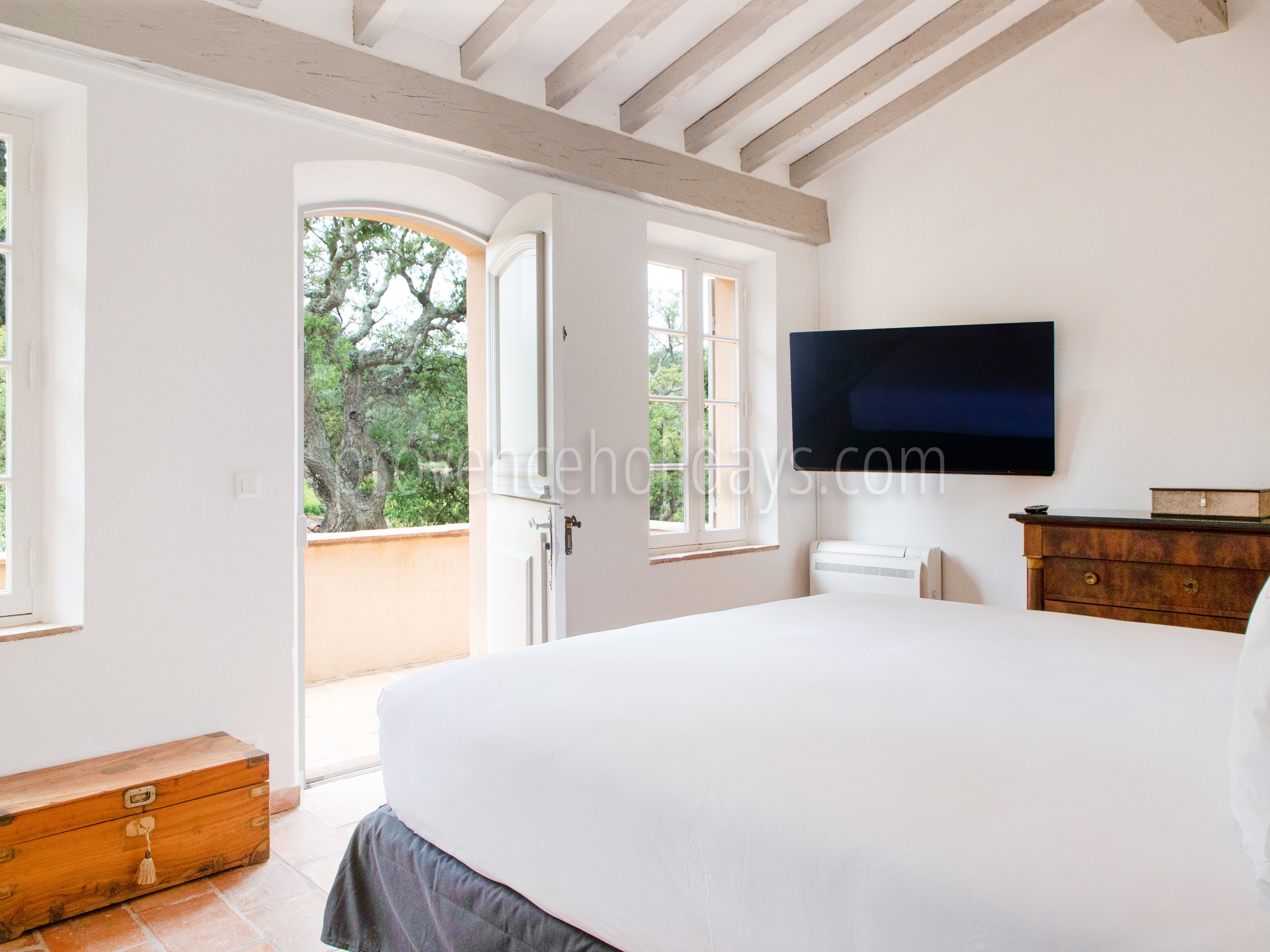 23 - Bastide Queen: Villa: Bedroom