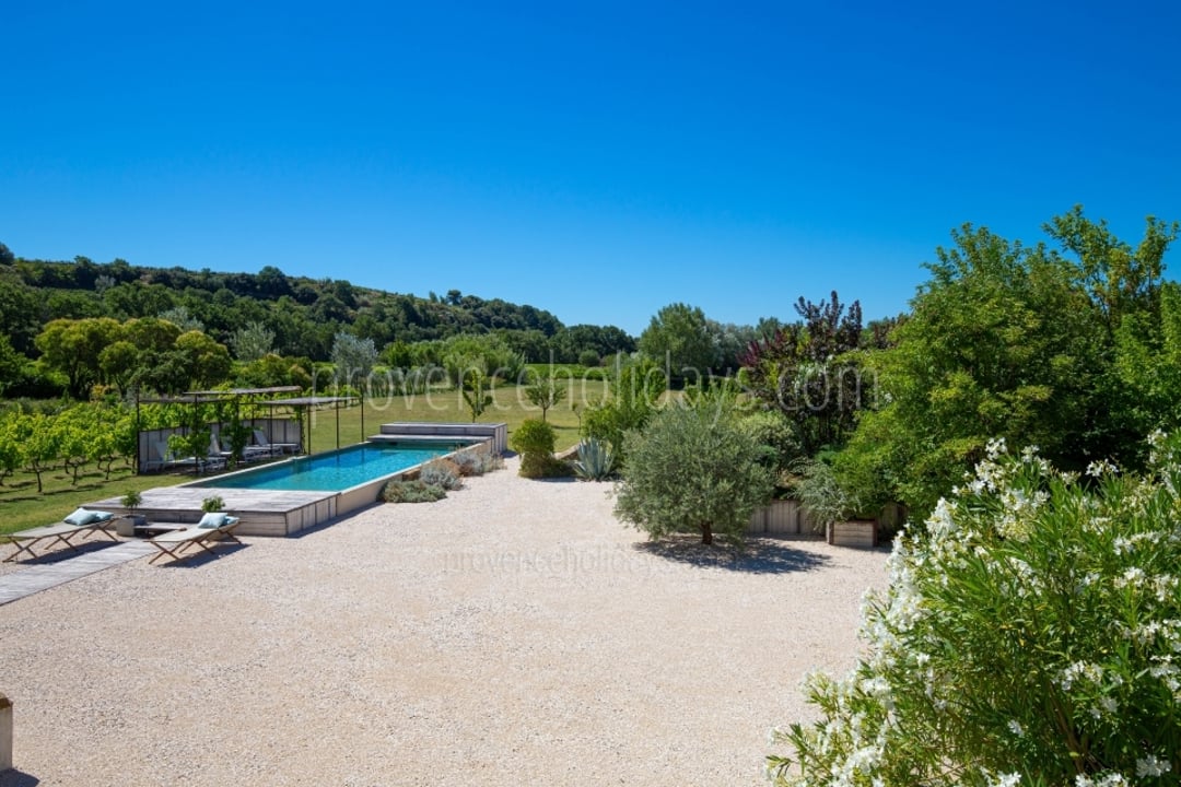 17 - Villa Beaumes: Villa: Exterior