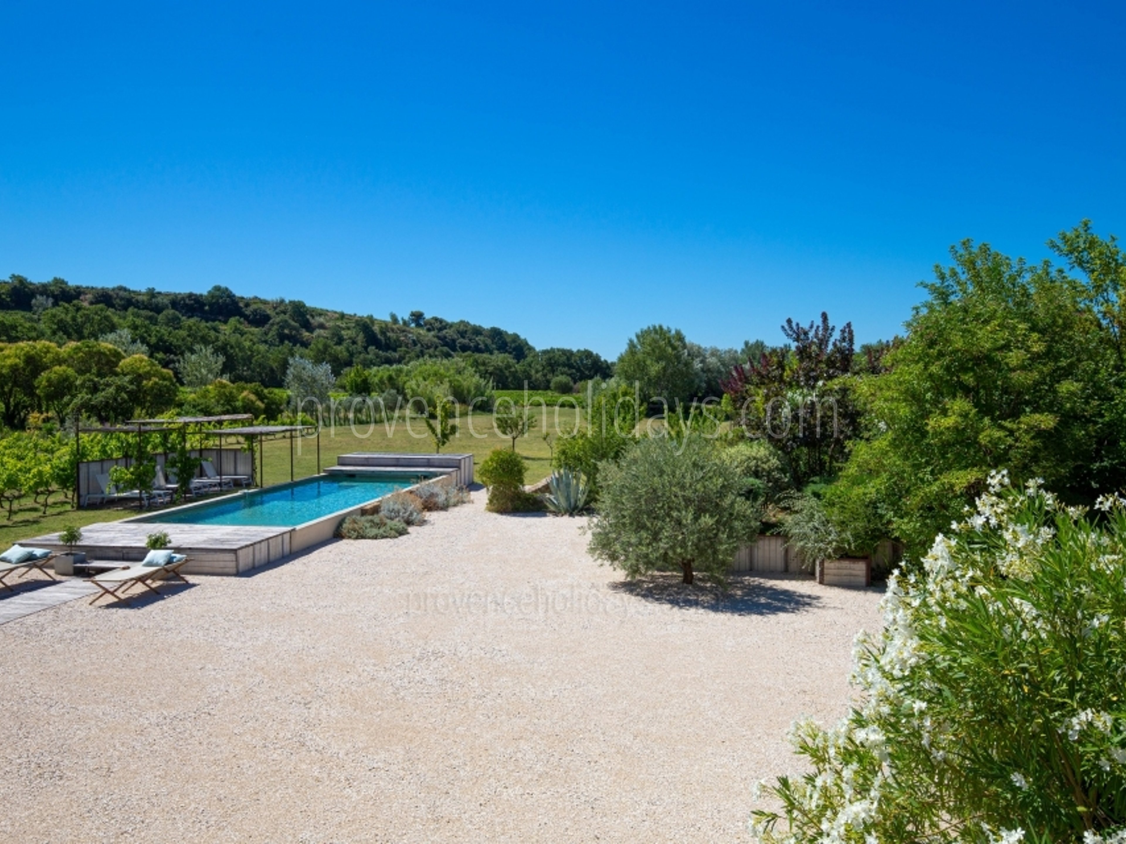 17 - Villa Beaumes: Villa: Exterior