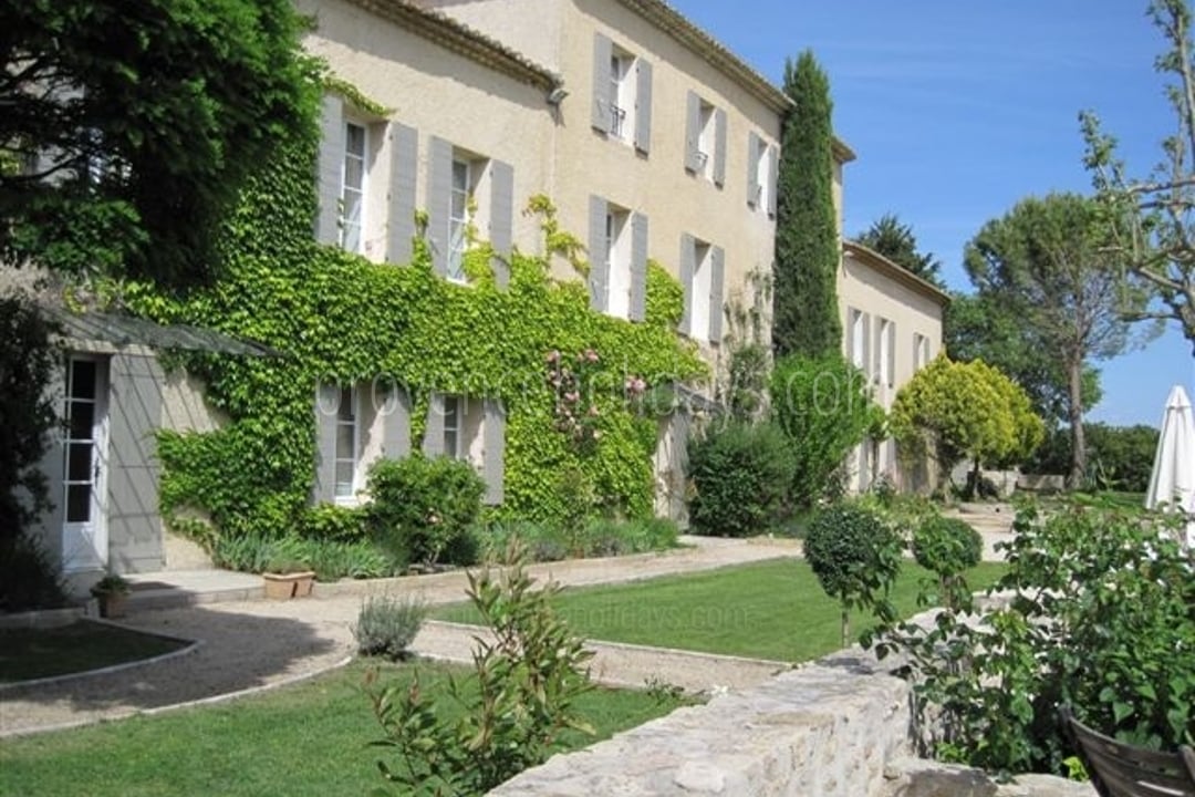 11 - Mas Lambesc: Villa: Exterior
