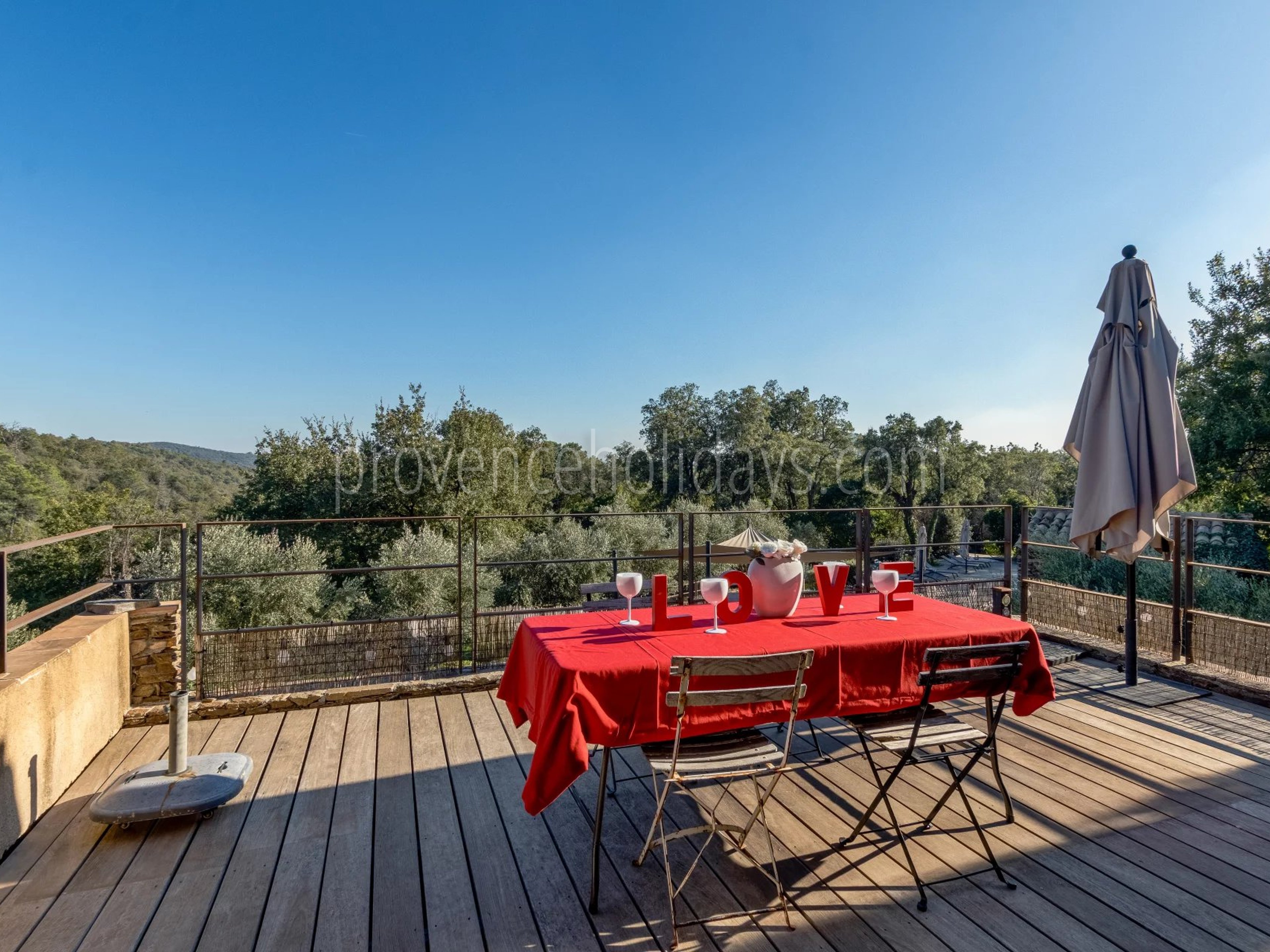 23 - Stone estate in La Garde-Freinet: Villa: Exterior
