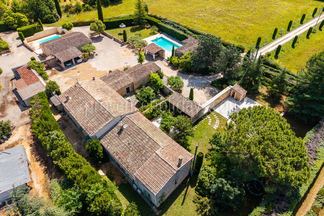 26 - Characterful mas in Bonnieux: Villa: Exterior