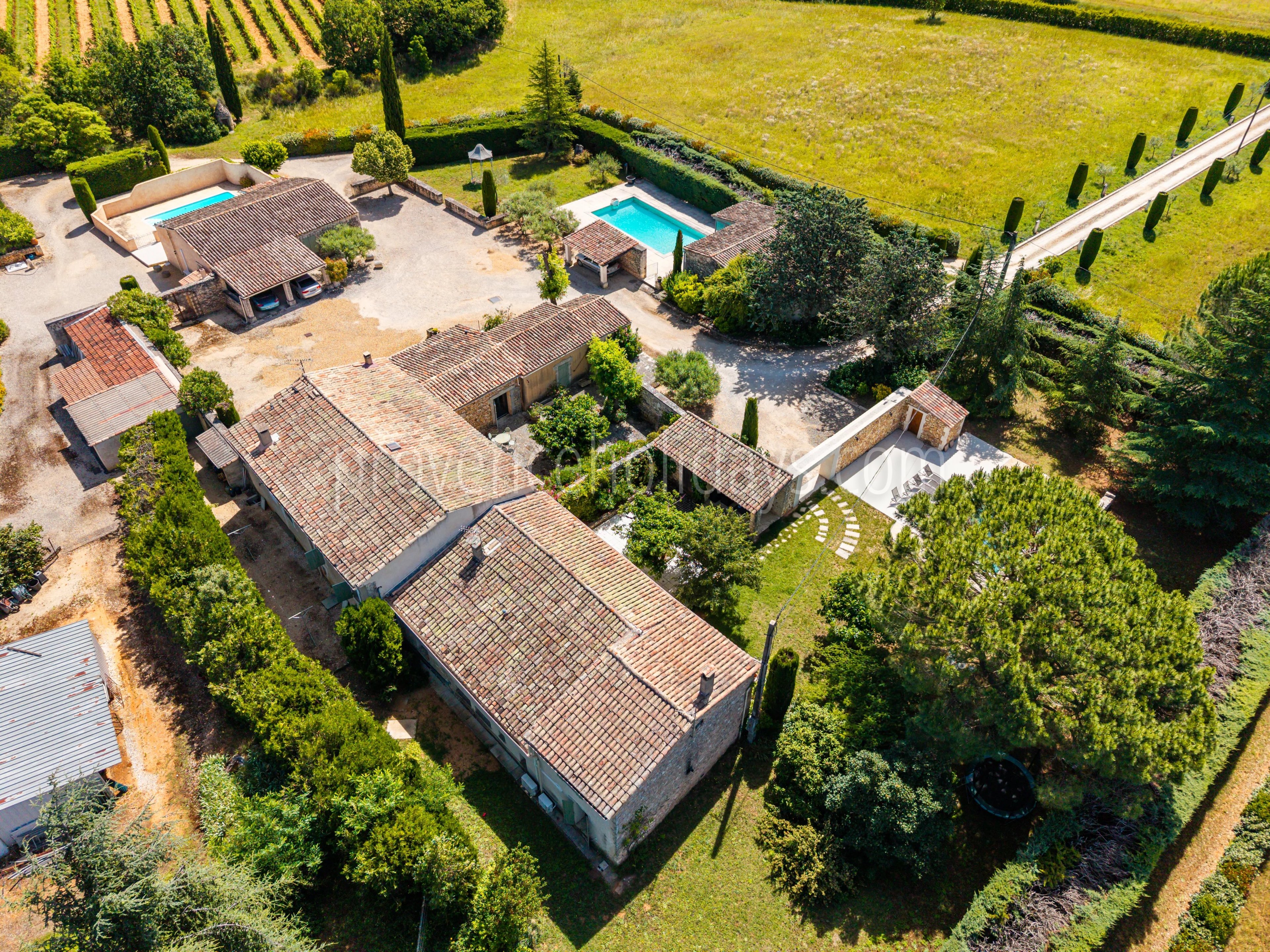 26 - Characterful mas in Bonnieux: Villa: Exterior