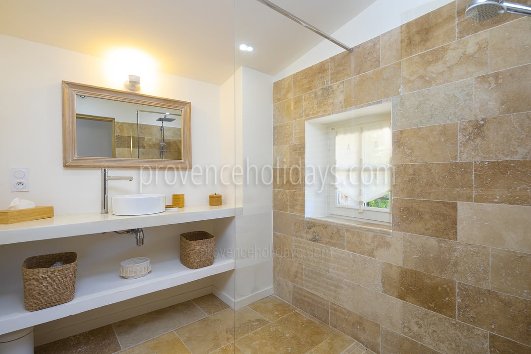 30 - Une Maison en Campagne: Villa: Bathroom