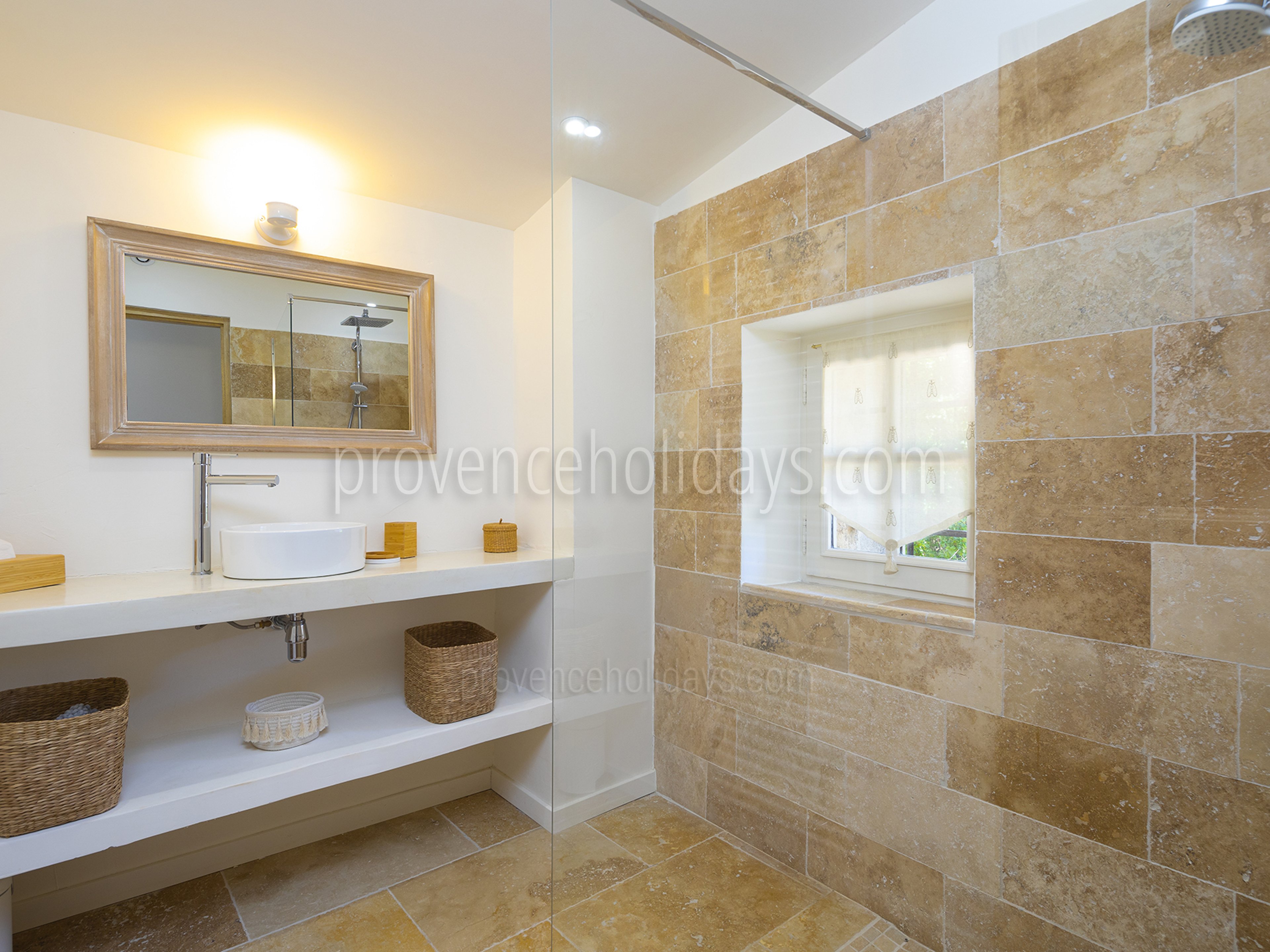 30 - Une Maison en Campagne: Villa: Bathroom