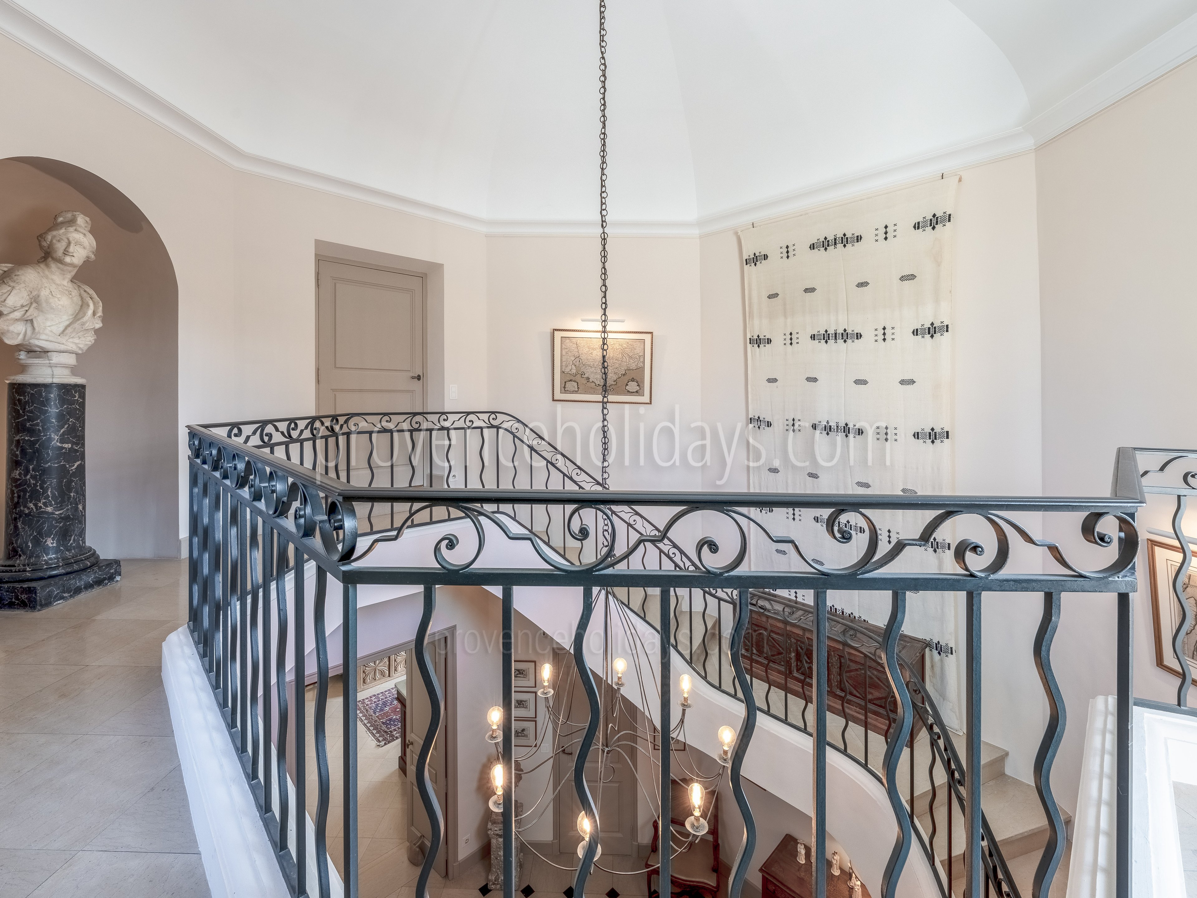 45 - Mas des Trois Cyprès: Villa: Interior