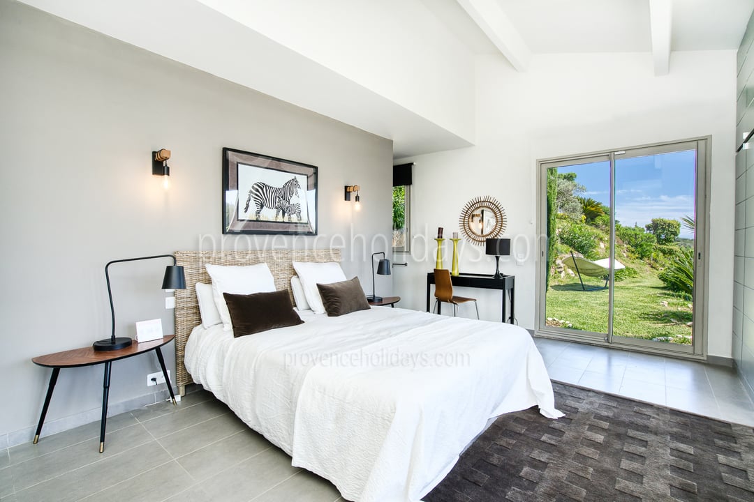 6 - Mistral Serene: Villa: Bedroom