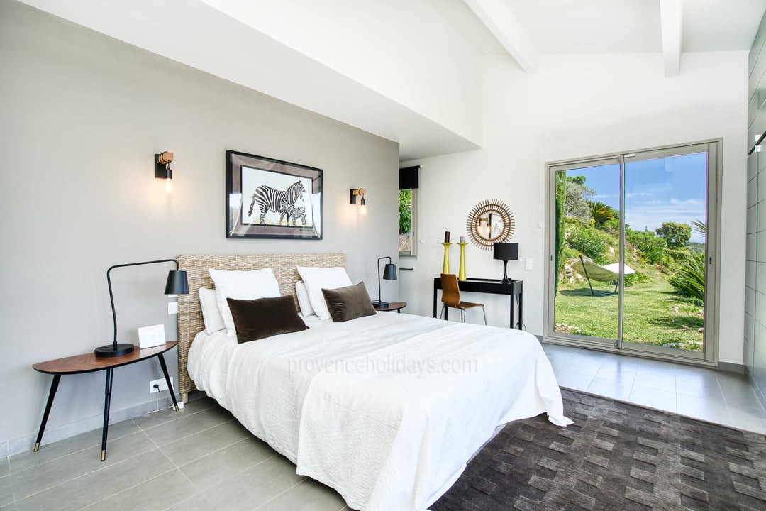 6 - Mistral Serene: Villa: Bedroom