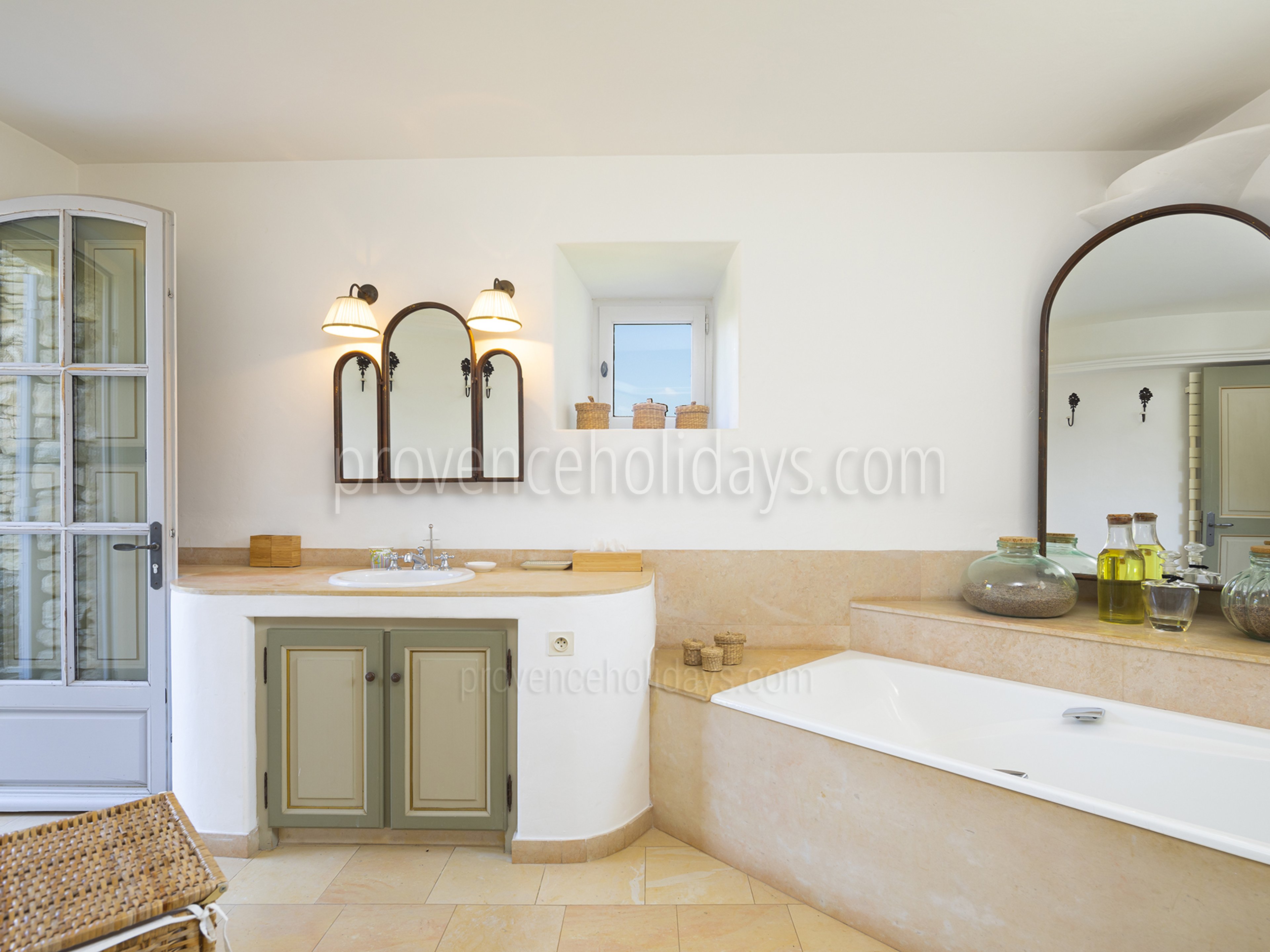 38 - La Roseraie: Villa: Bathroom