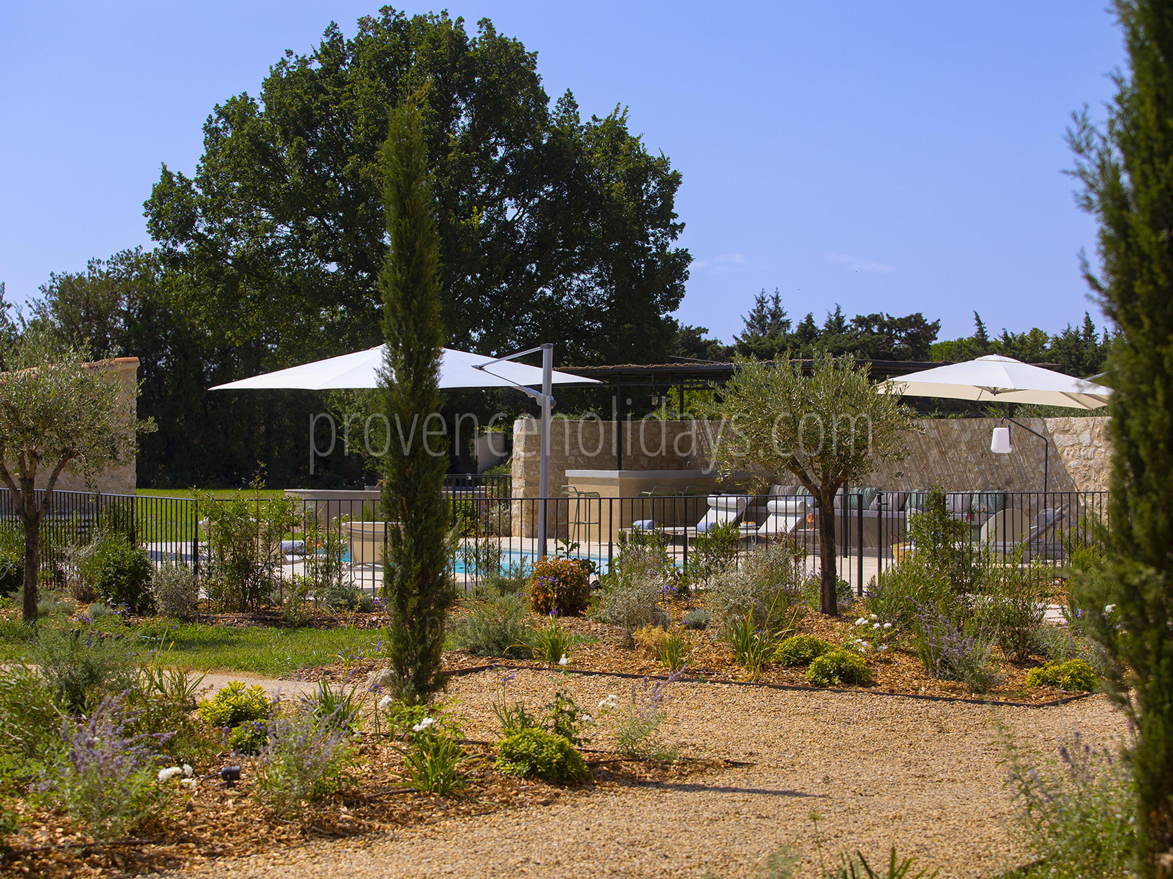 28 - Mas de la Lône: Villa: Exterior