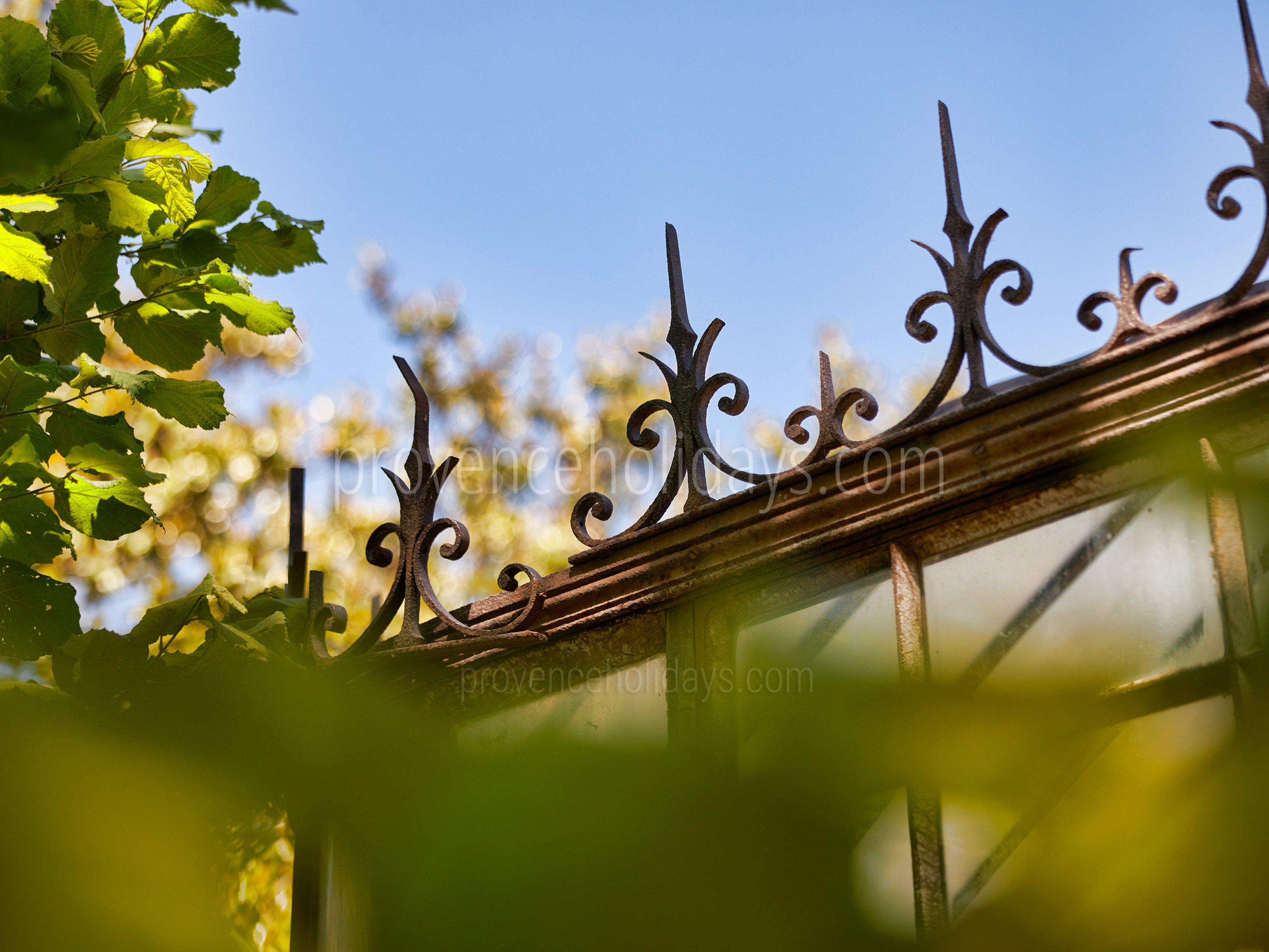 33 - Château de Luberon: Villa: Exterior
