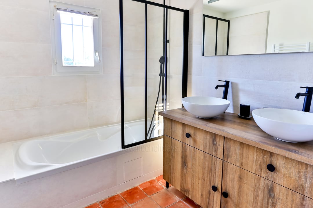 46 - Mas Marius: Villa: Bathroom