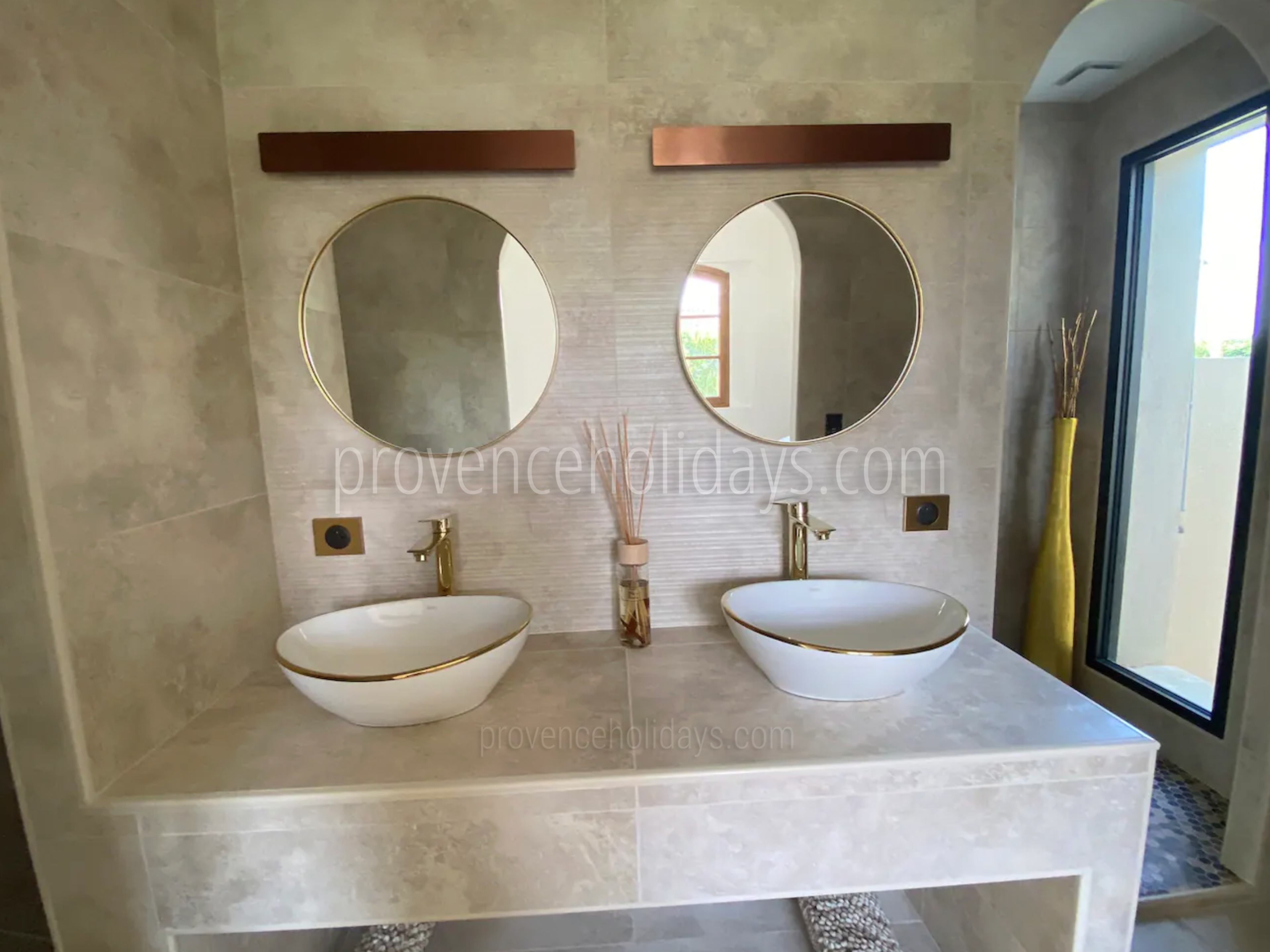 19 - La Petite Villa: Villa: Bathroom