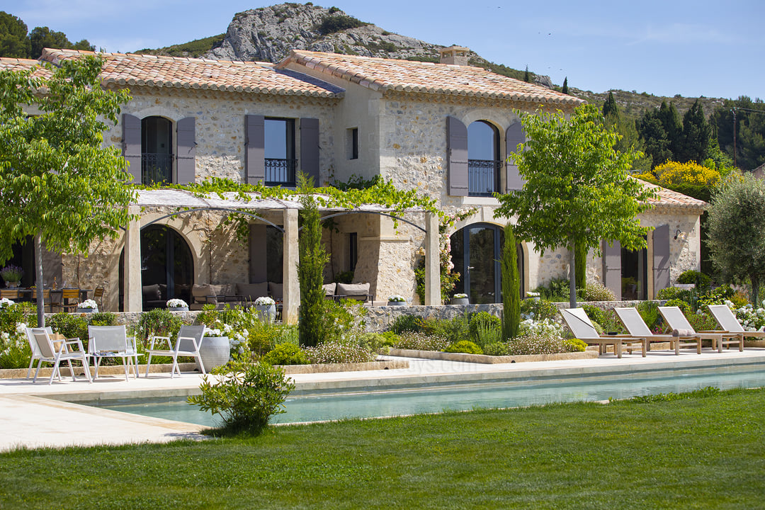 Prachtige boerderij met verwarmd zwembad in Maussane-les-Alpilles