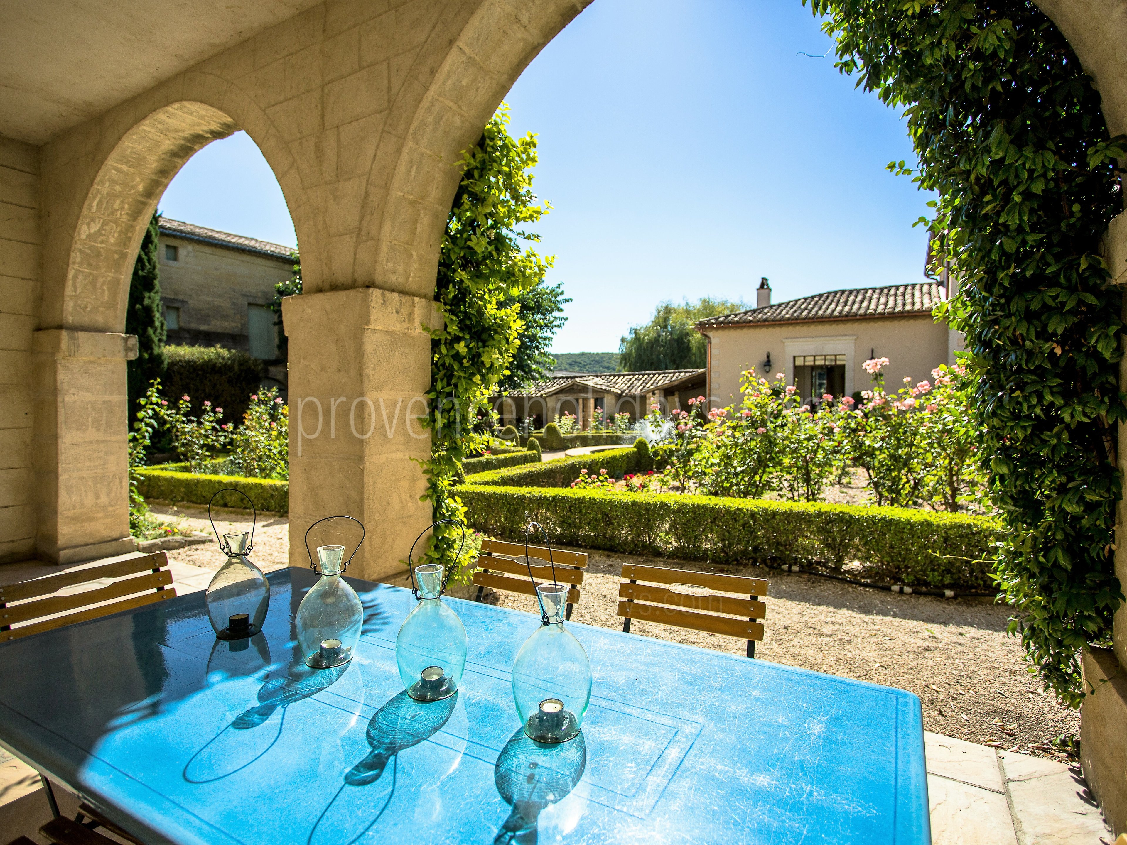 16 - Domaine d\'Uzès: Villa: Exterior