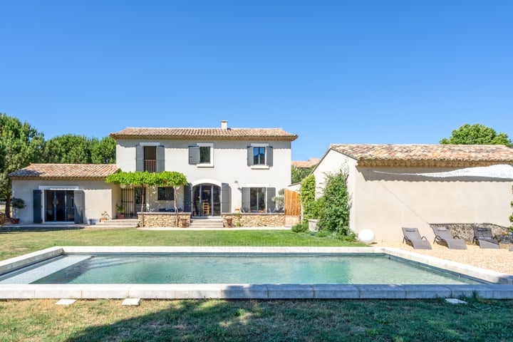 Location de vacances neuve avec piscine privée à Oppède