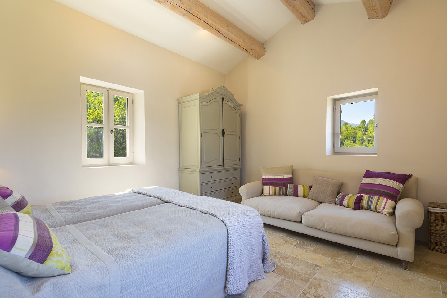 15 - Mas de Saint-Jean: Villa: Bedroom