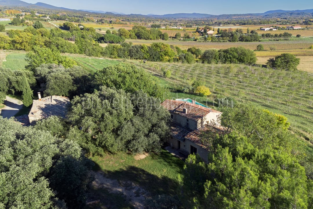 13 - Stone property in Cucuron: Villa: Exterior