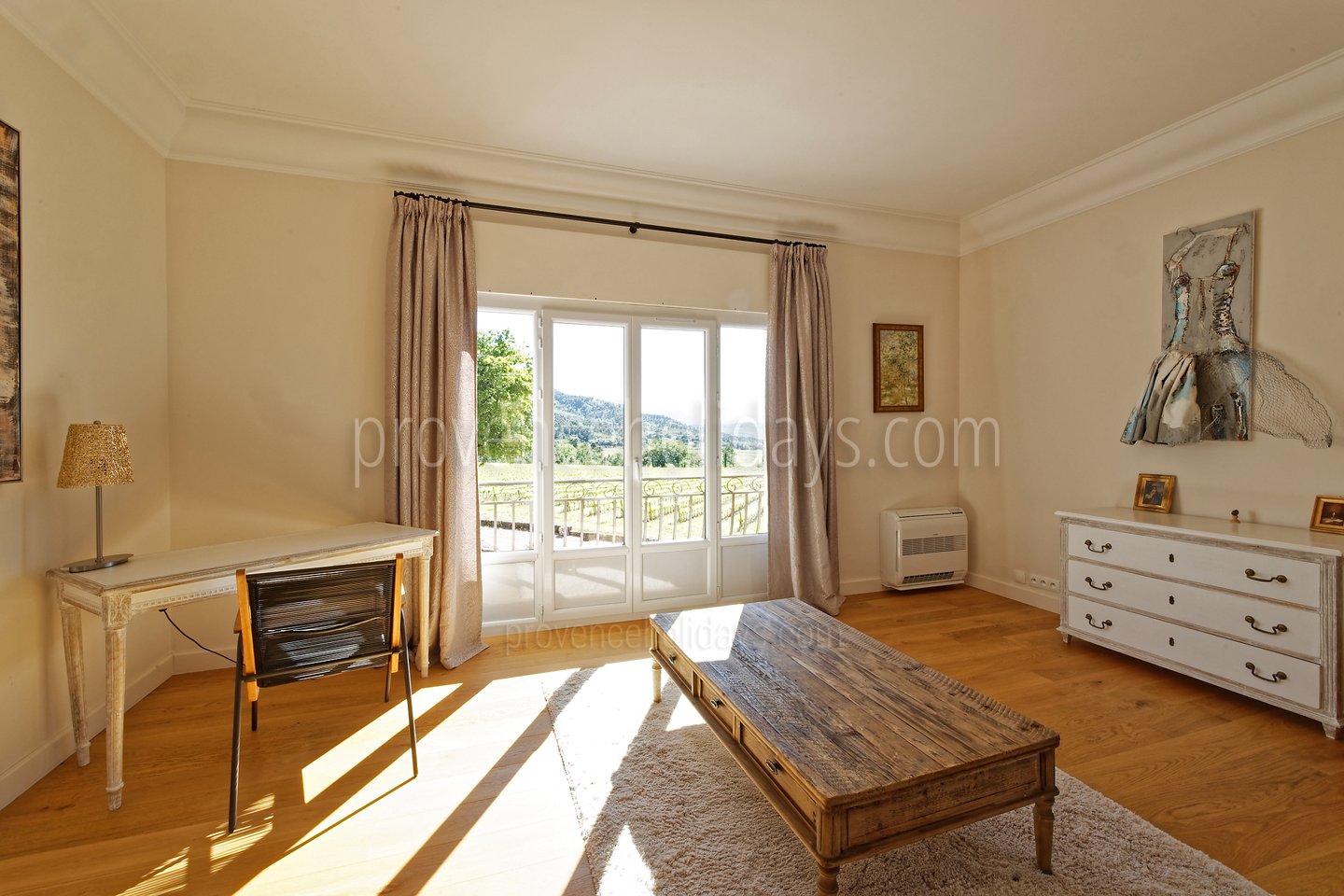 37 - Villa Garrigue: Villa: Interior