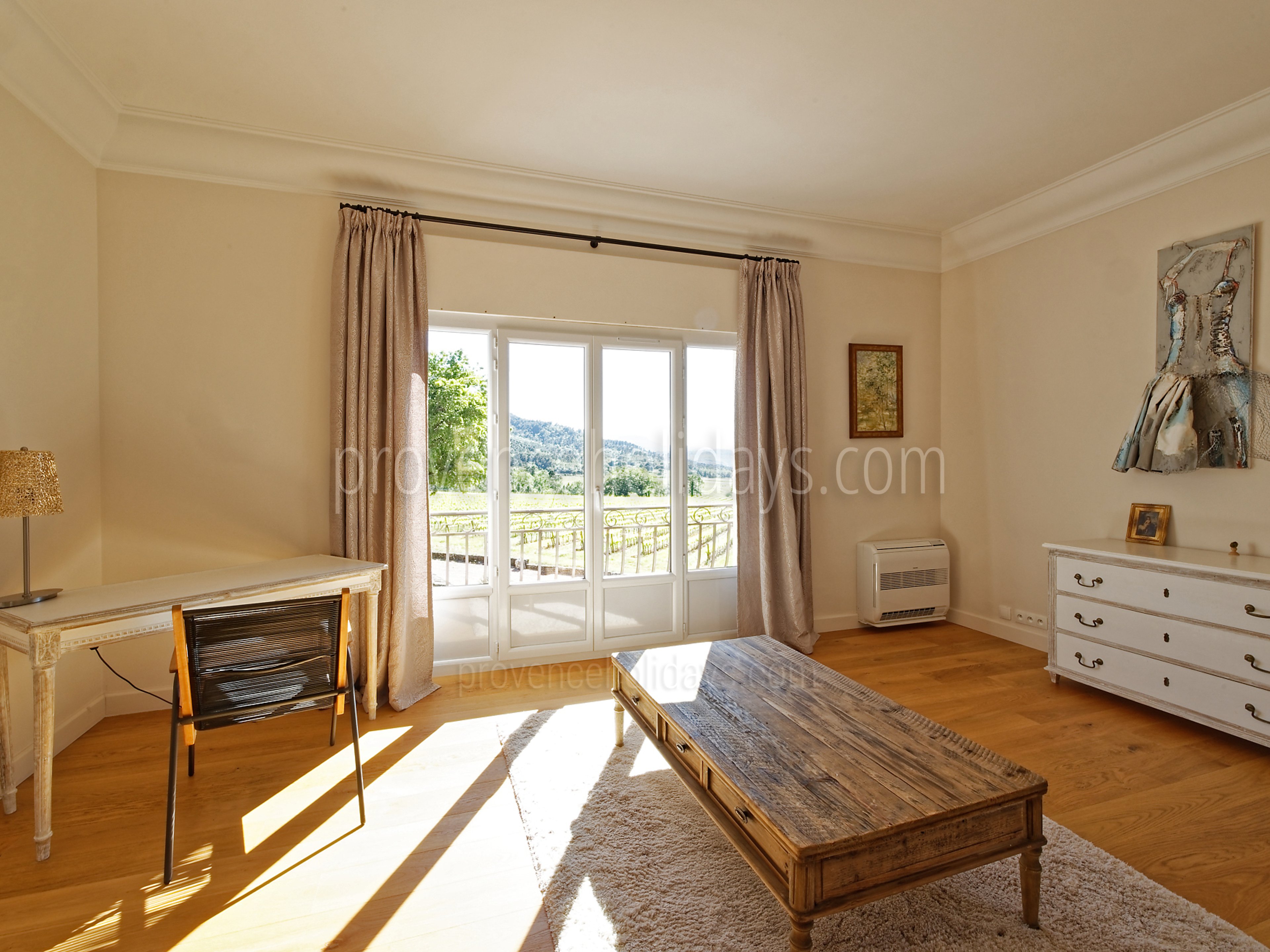 37 - Villa Garrigue: Villa: Interior