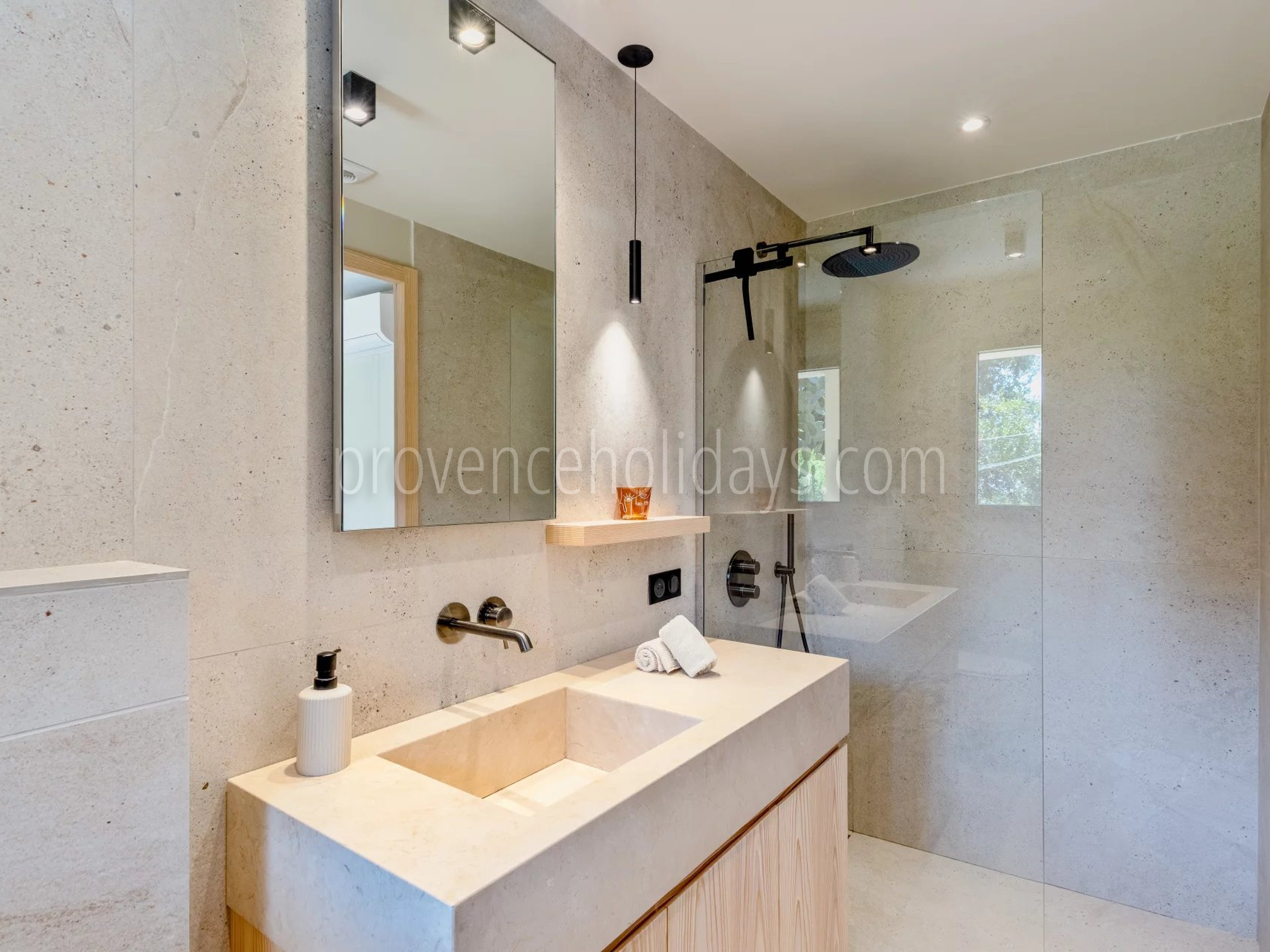 16 - Gerenoveerde villa in Rayol-Canadel-sur-Mer: Villa: Bathroom