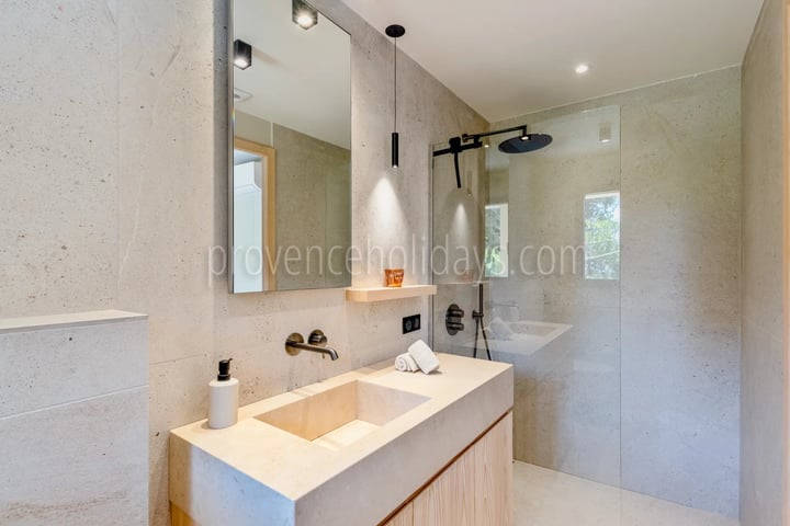 16 - Gerenoveerde villa in Rayol-Canadel-sur-Mer: Villa: Bathroom