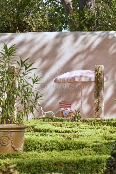 2 - Bastide des Alpilles: Villa: Exterior