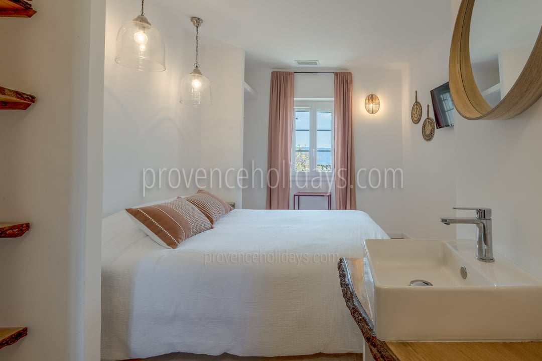 21 - Mas des Aires: Villa: Bedroom