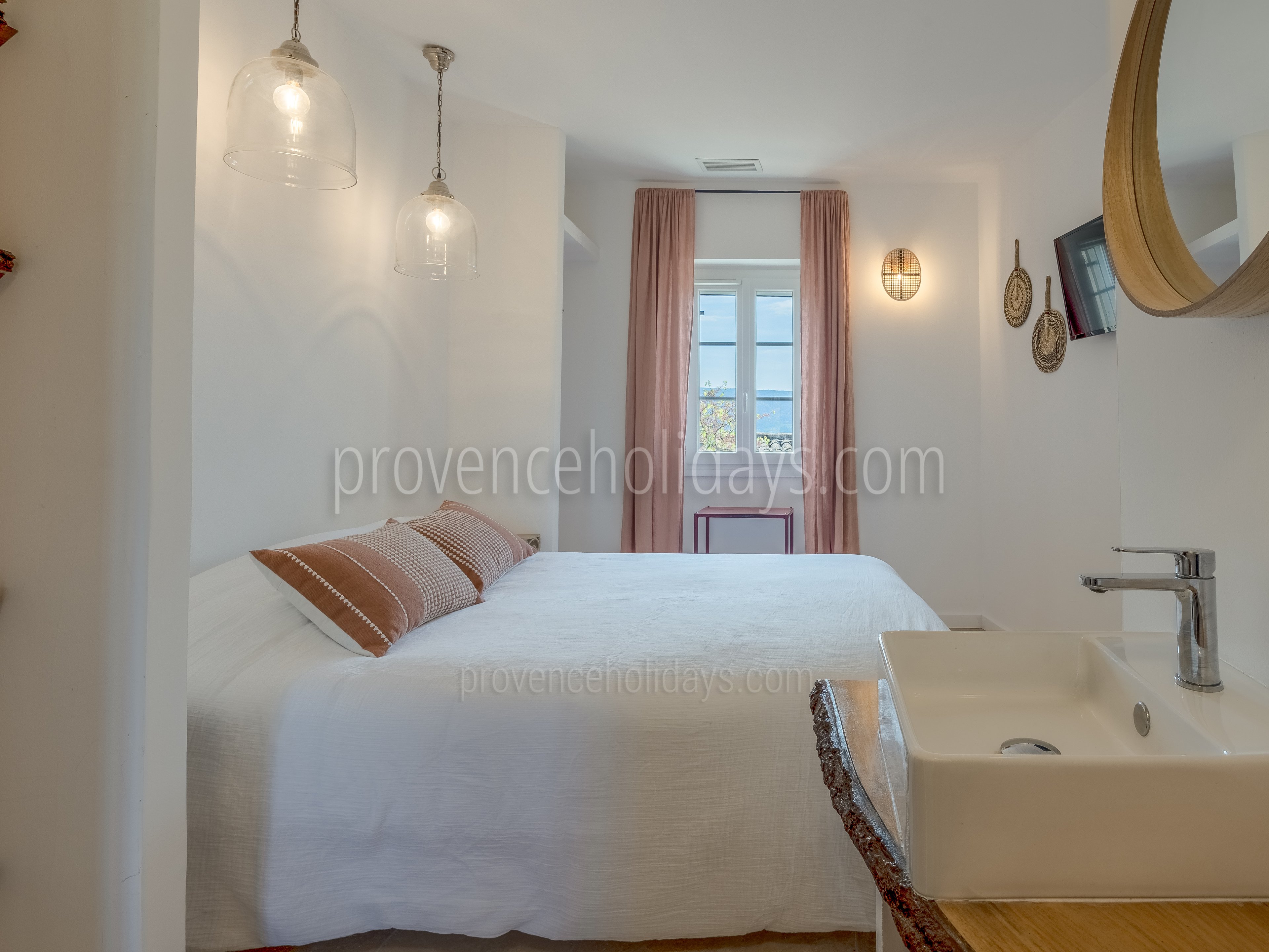21 - Mas des Aires: Villa: Bedroom