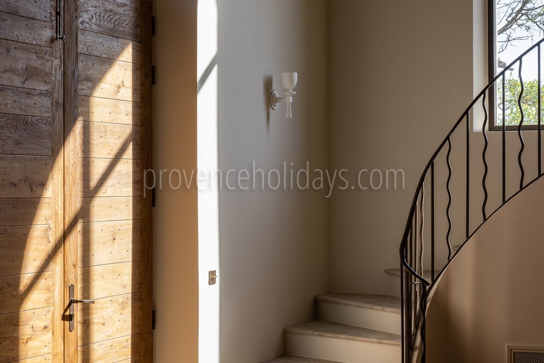 20 - Mas Chabaud: Villa: Interior