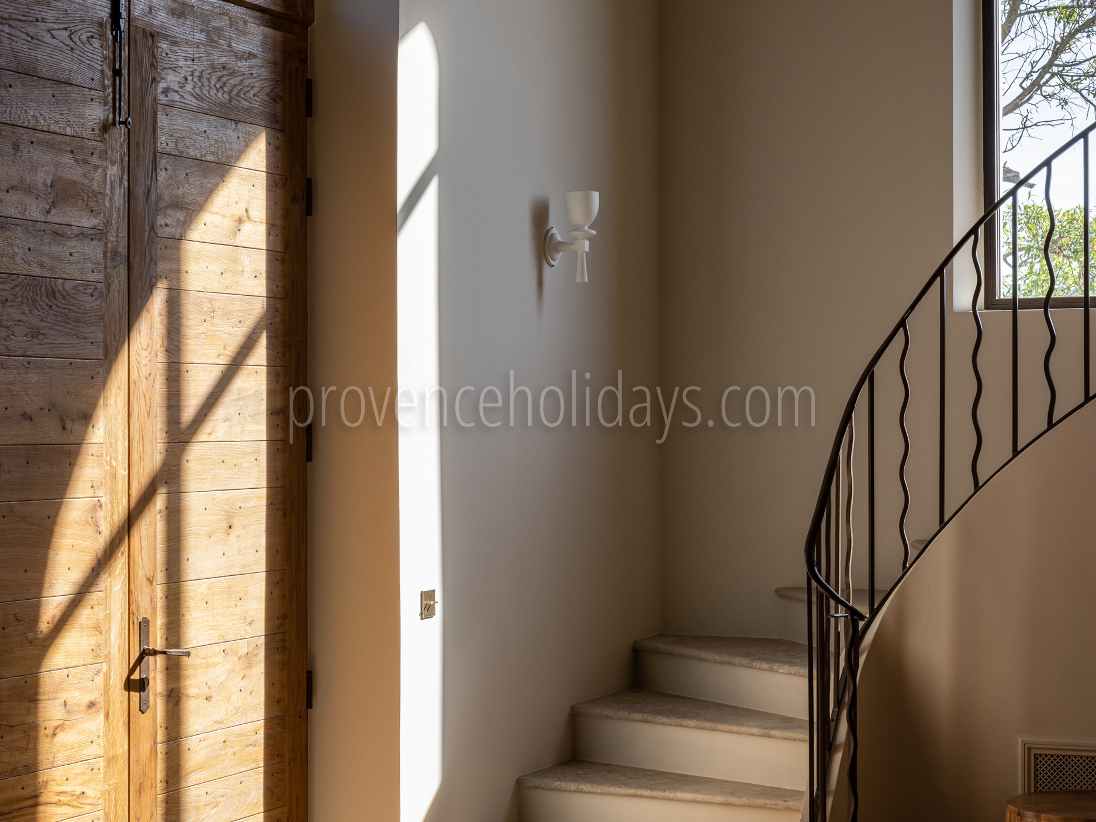20 - Mas Chabaud: Villa: Interior