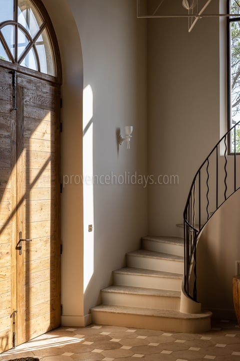 20 - Mas Chabaud: Villa: Interior