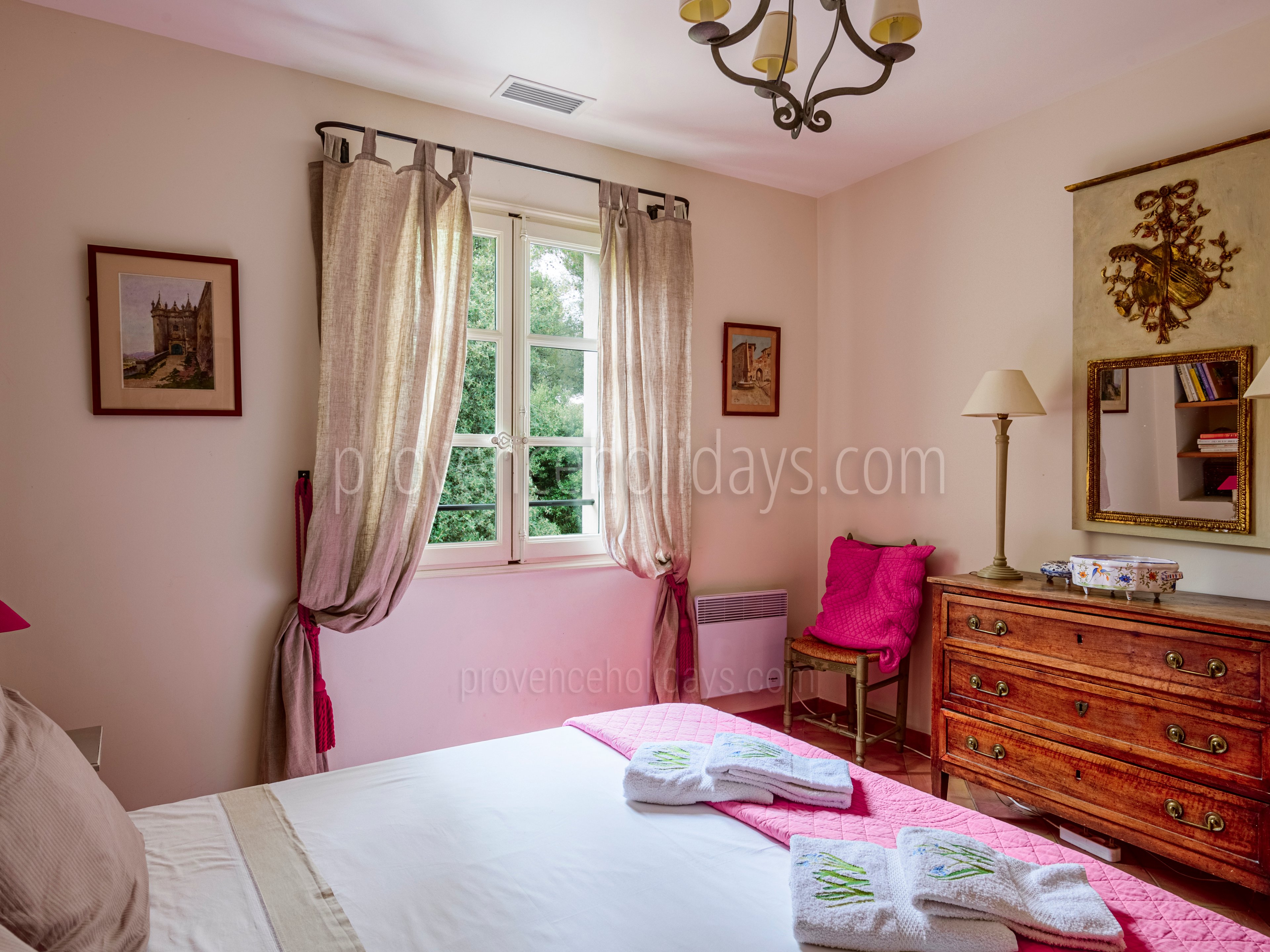 27 - Le Mas des Roses: Villa: Bedroom