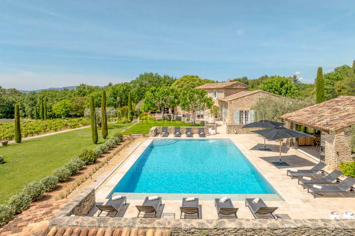 Schitterende stenen woning in de Luberon, met airconditioning en verwarmd zwembad.
