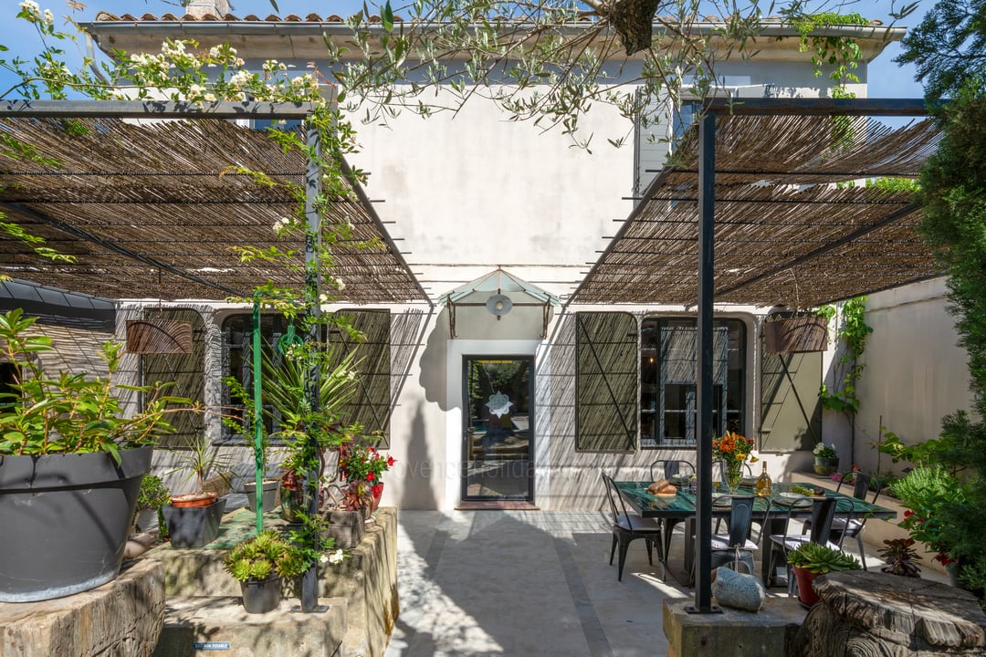 9 - L\'Hôtel Particulier: Villa: Exterior