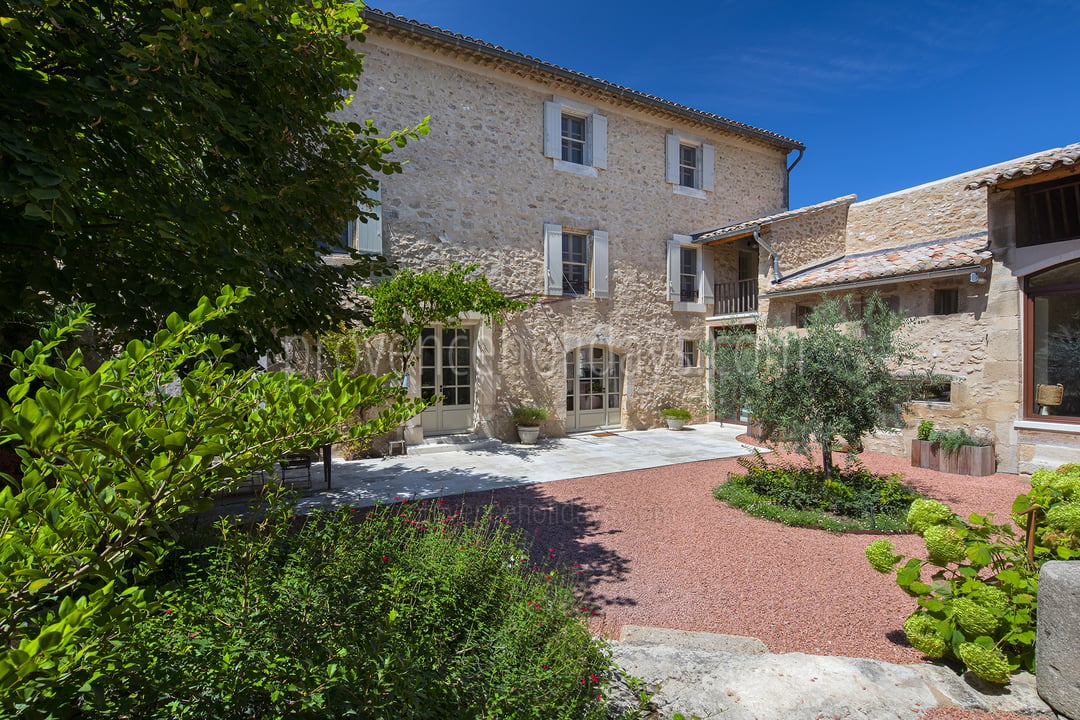5 - Mas Robion: Villa: Exterior