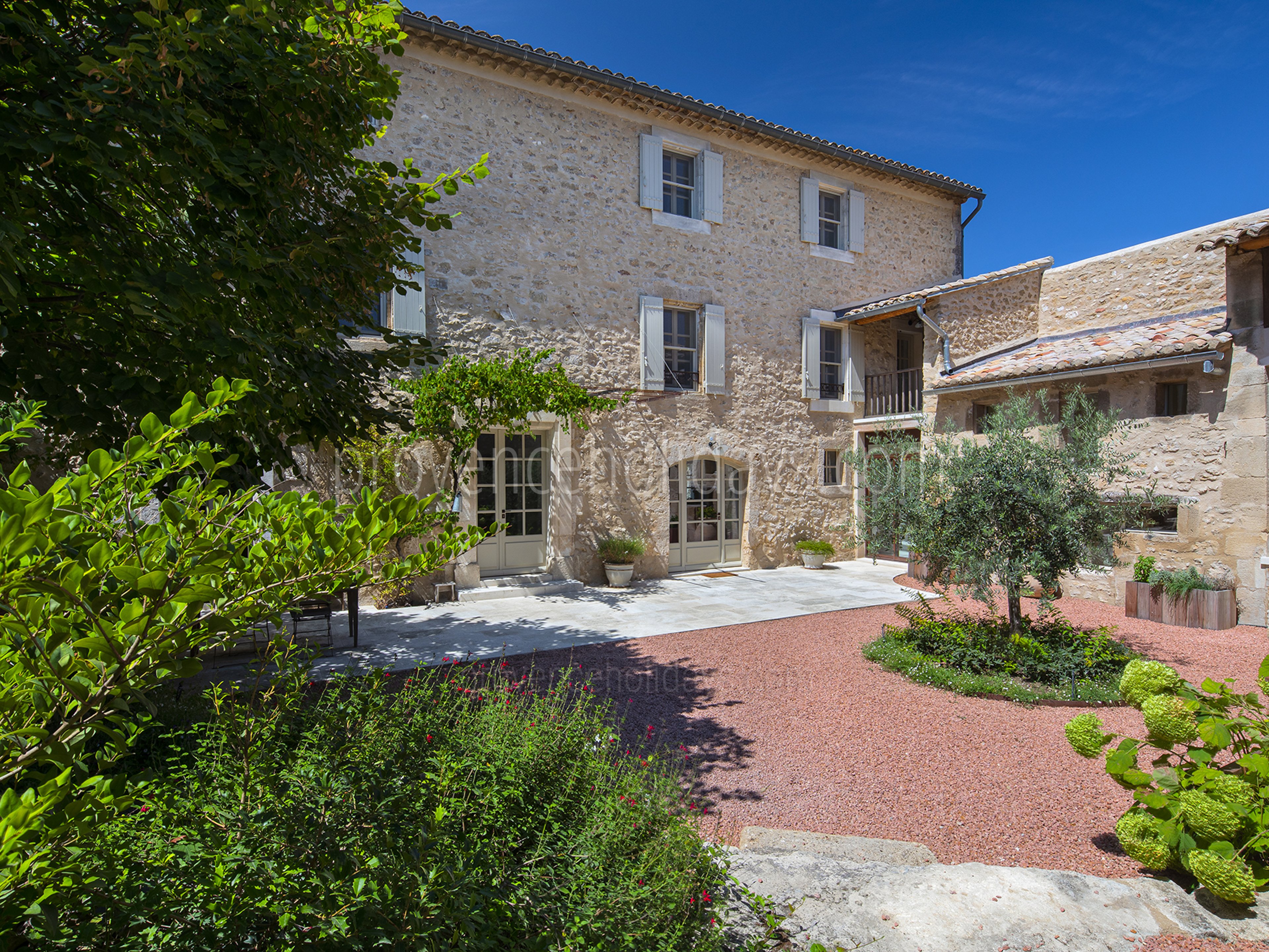 5 - Mas Robion: Villa: Exterior