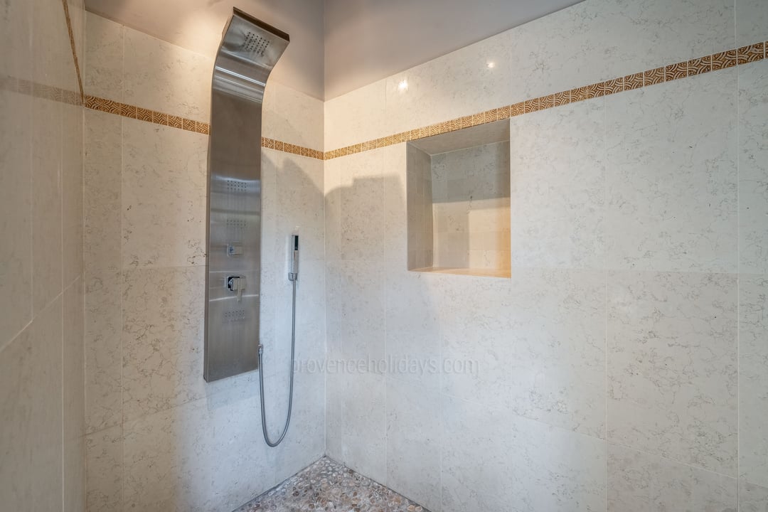 44 - Mas Lou Miradou: Villa: Bathroom