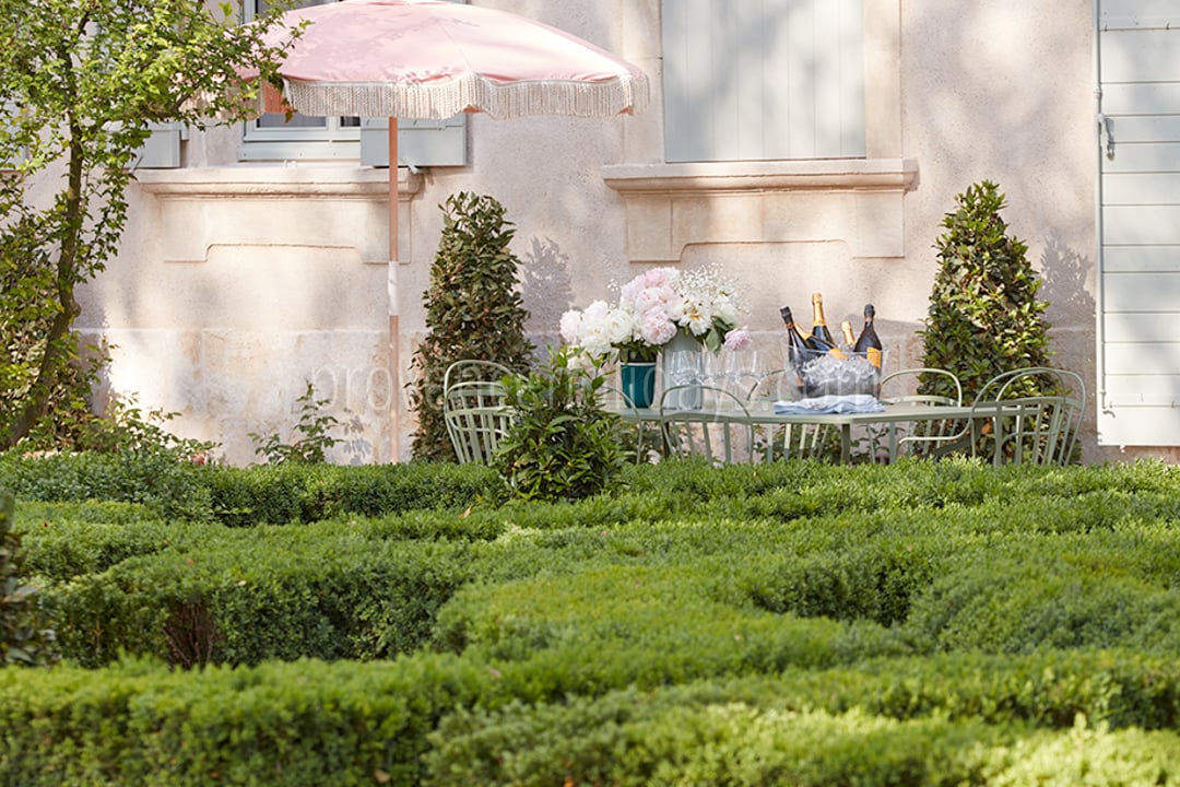 7 - Bastide des Alpilles: Villa: Exterior
