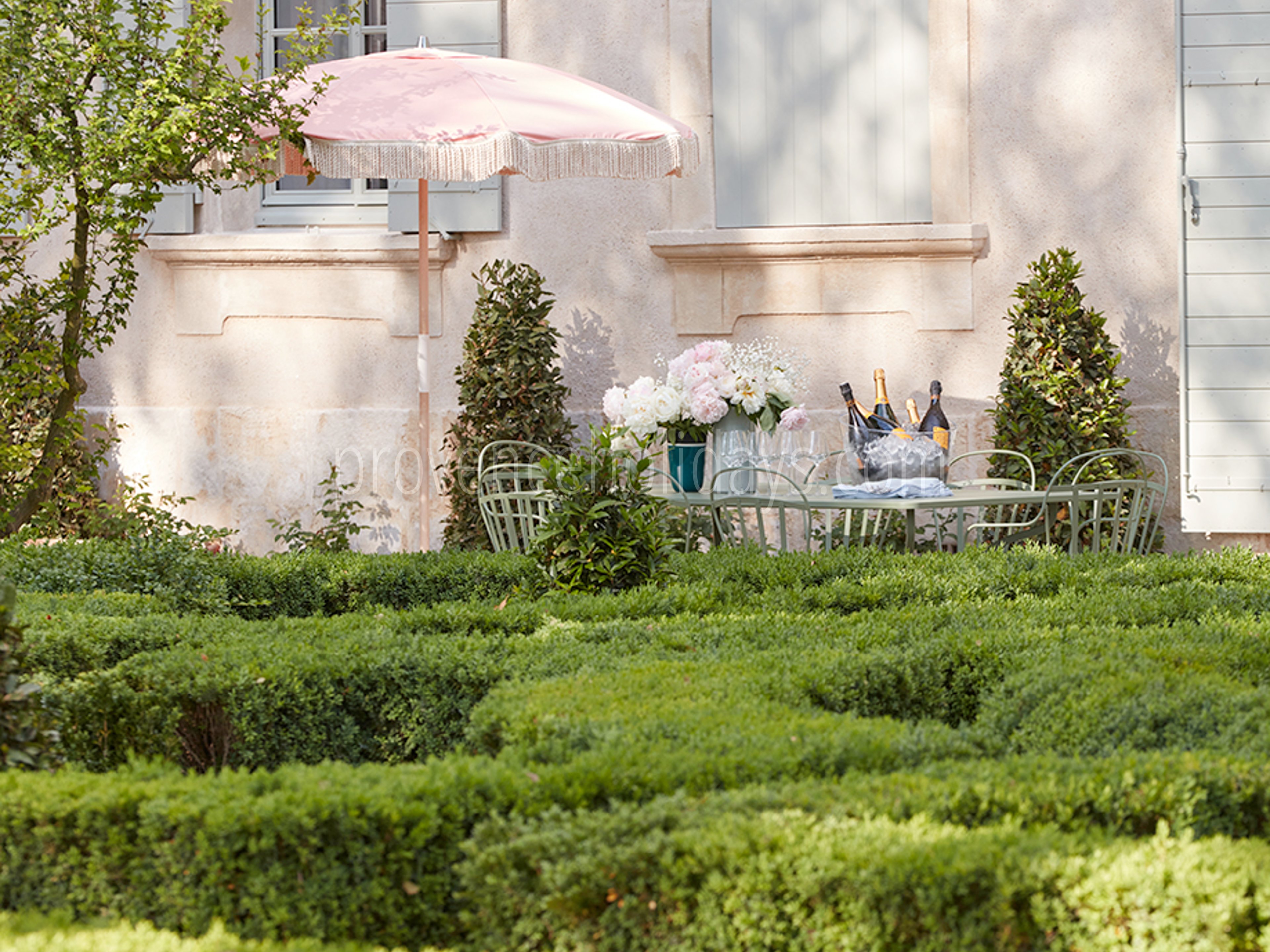 7 - Bastide des Alpilles: Villa: Exterior